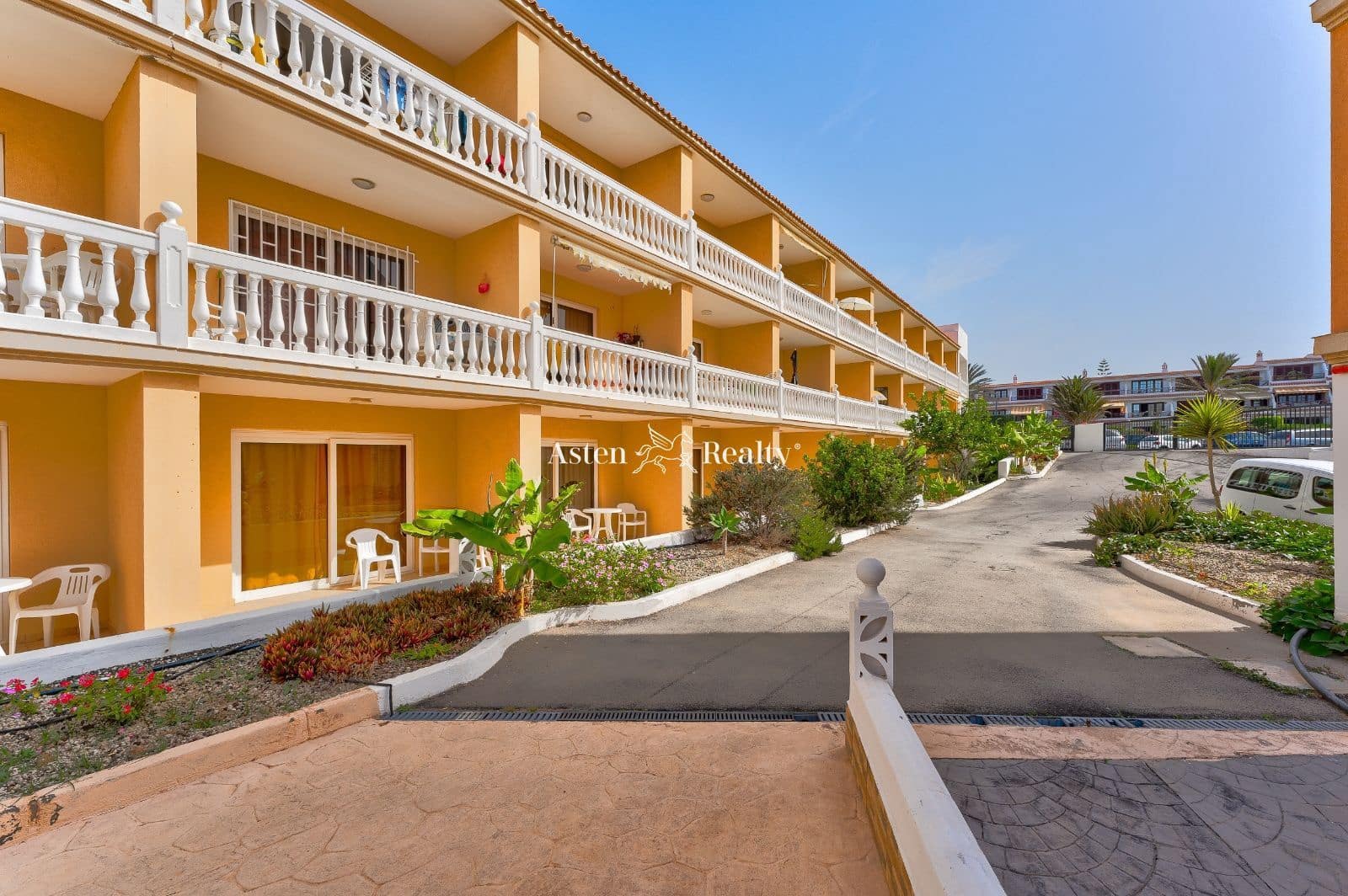 50 soveværelse Hotel til salg i Arona med garage - € 9.000.000 (Ref: 7197550)