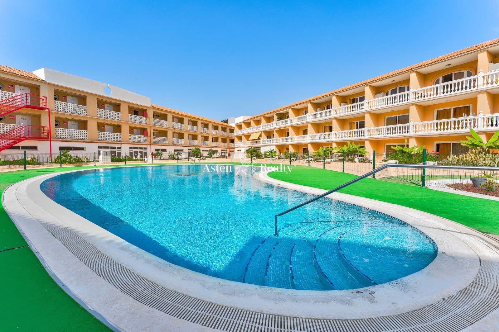 50 soveværelse Hotel til salg i Arona med garage - € 9.000.000 (Ref: 7197550)