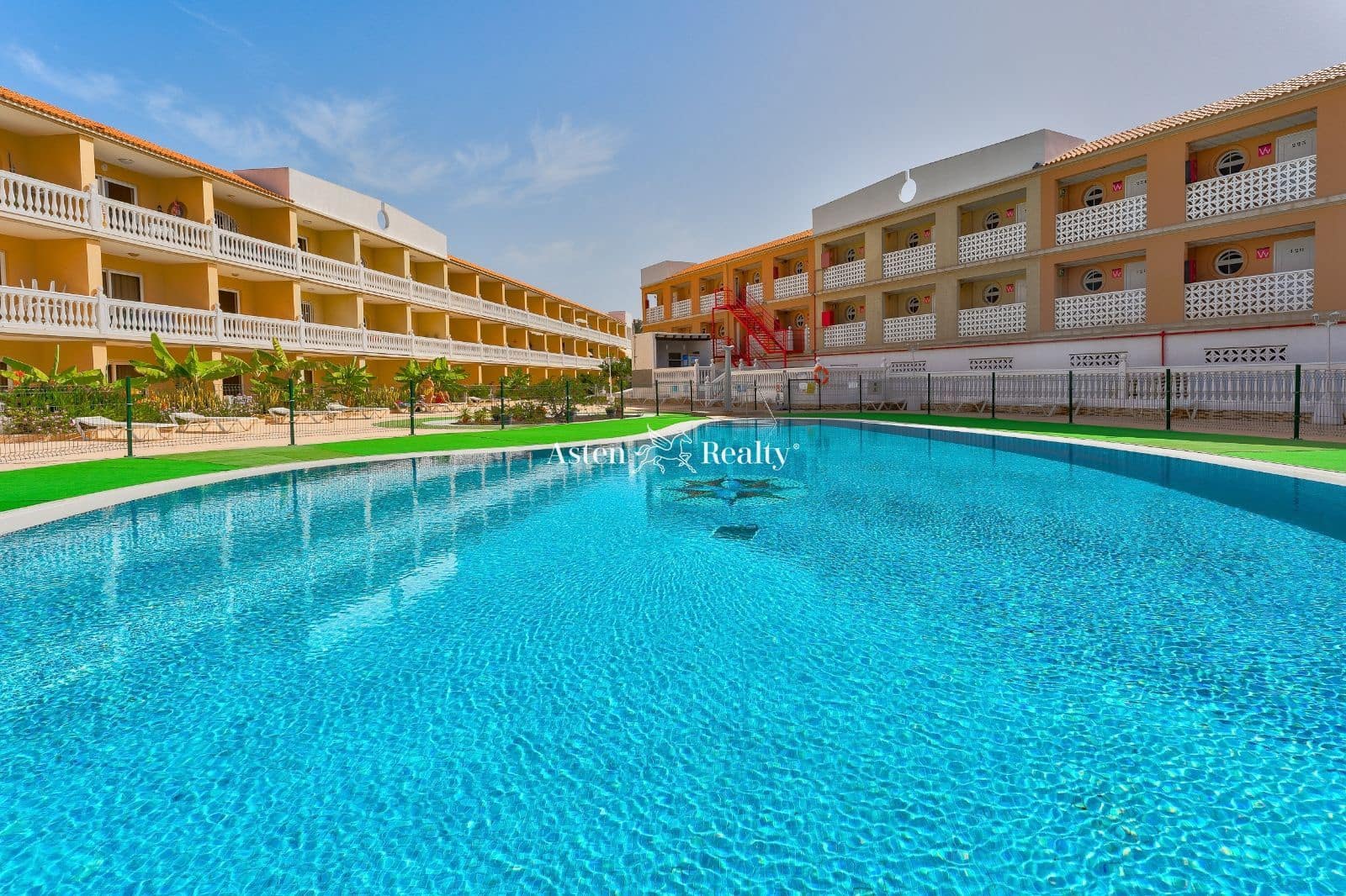 50 soveværelse Hotel til salg i Arona med garage - € 9.000.000 (Ref: 7197550)