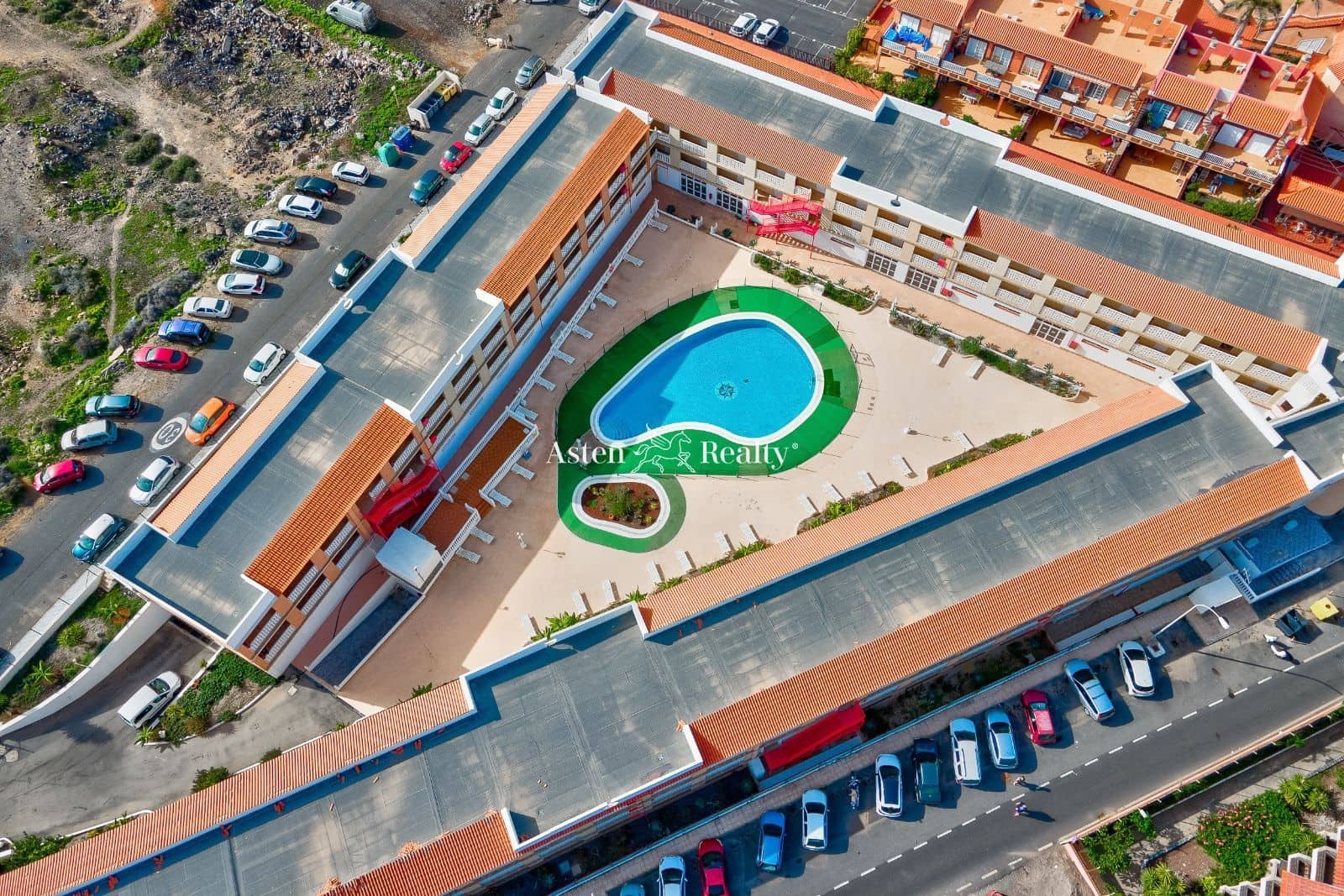 50 soveværelse Hotel til salg i Arona med garage - € 9.000.000 (Ref: 7197550)