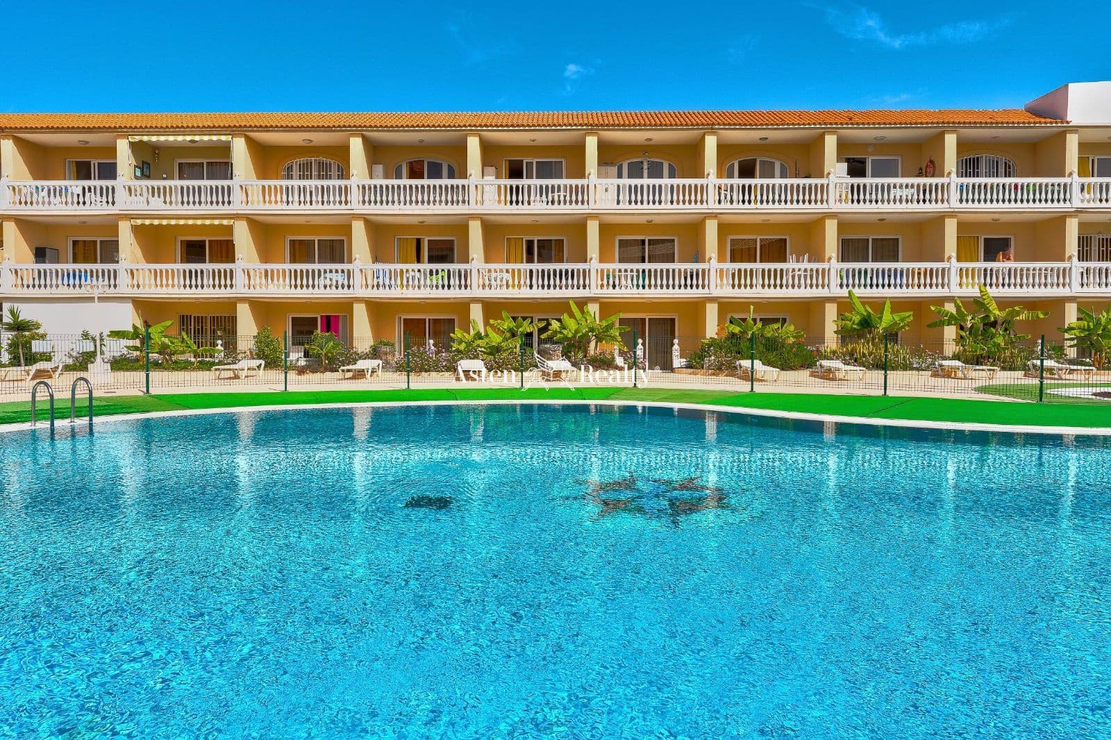 50 soveværelse Hotel til salg i Arona med garage - € 9.000.000 (Ref: 7197550)