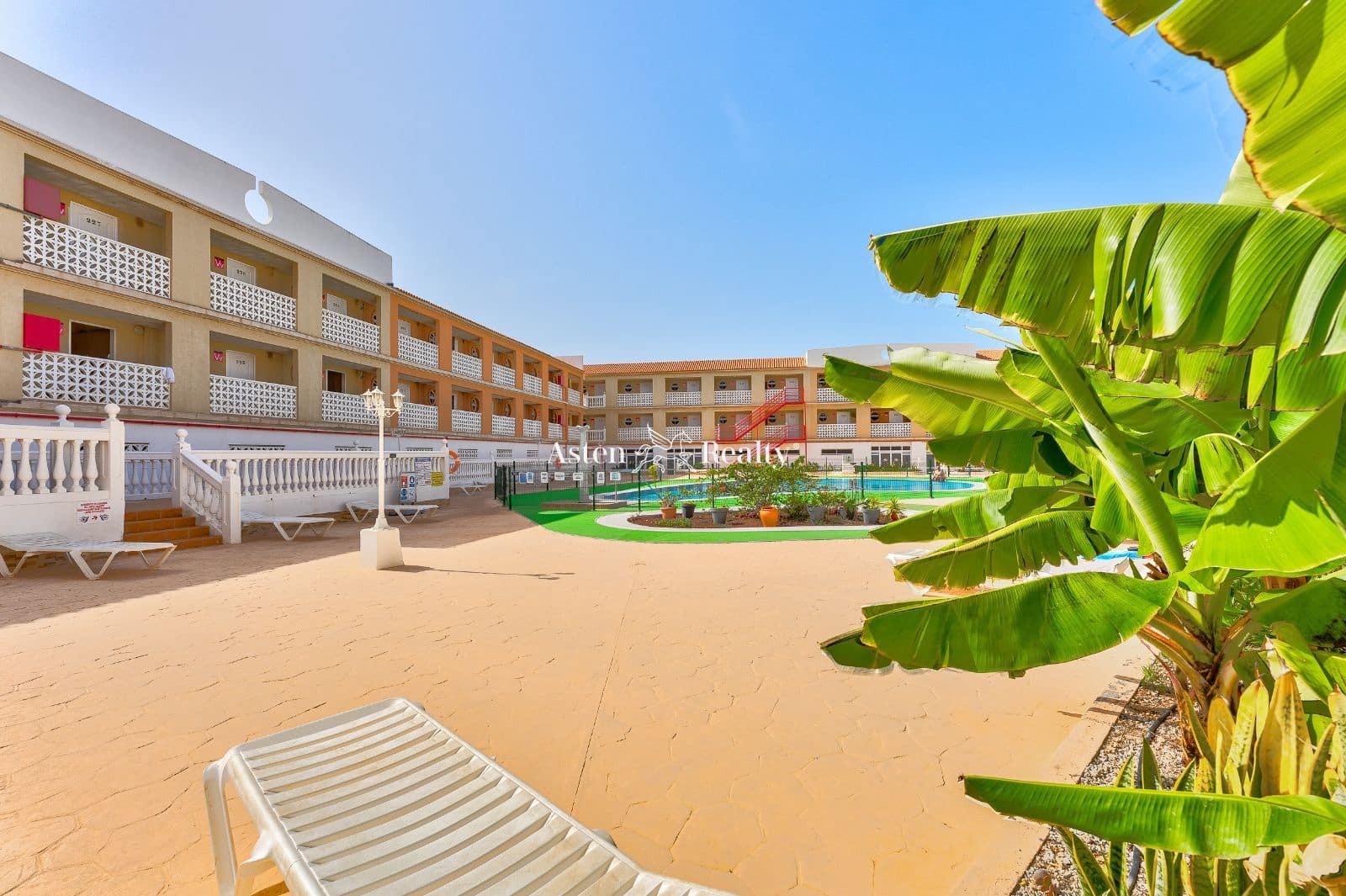 50 soveværelse Hotel til salg i Arona med garage - € 9.000.000 (Ref: 7197550)