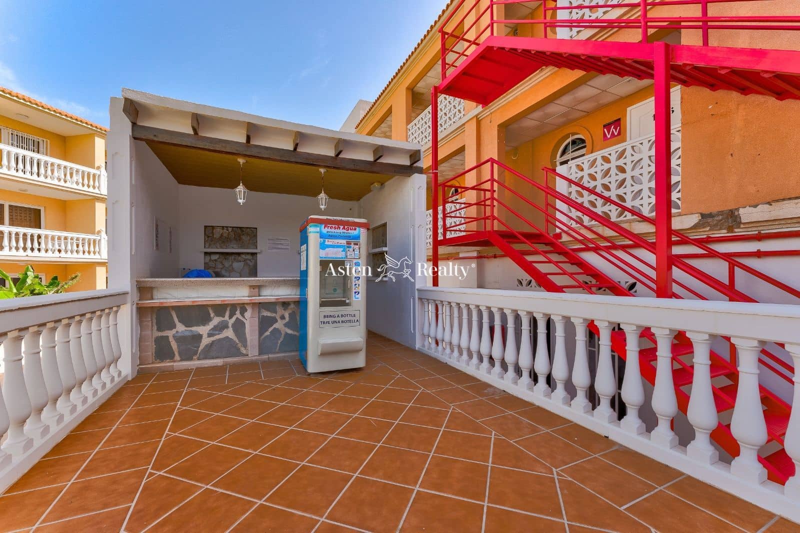 50 soveværelse Hotel til salg i Arona med garage - € 9.000.000 (Ref: 7197550)