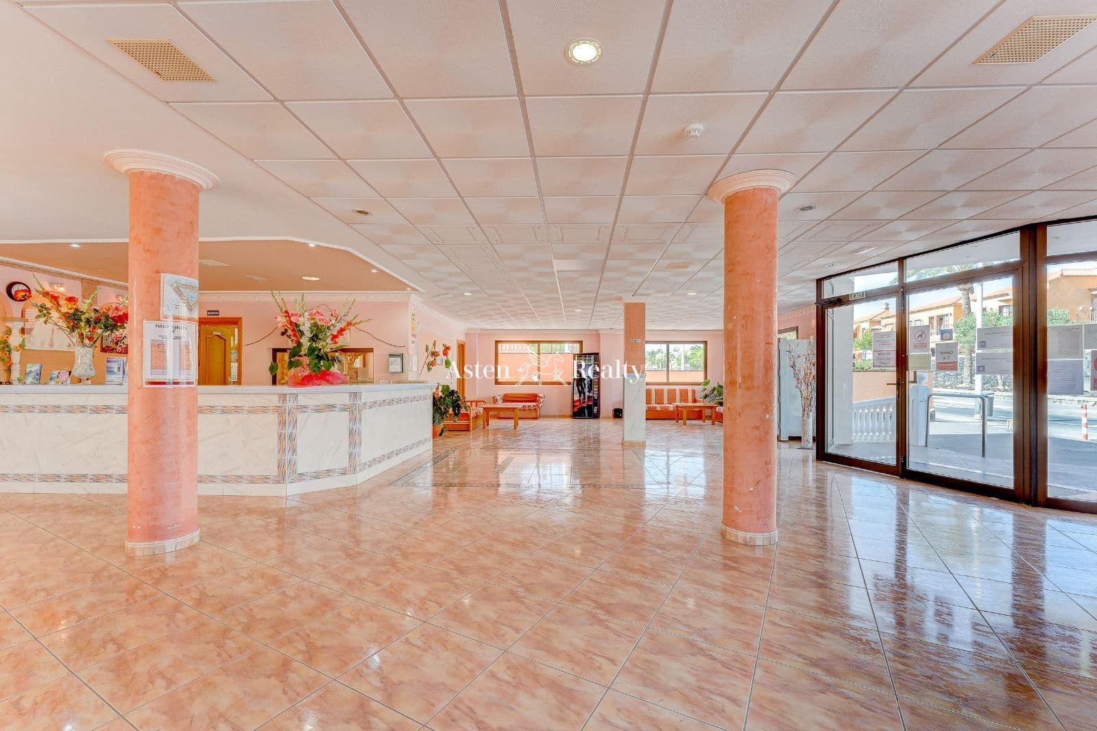 50 soveværelse Hotel til salg i Arona med garage - € 9.000.000 (Ref: 7197550)