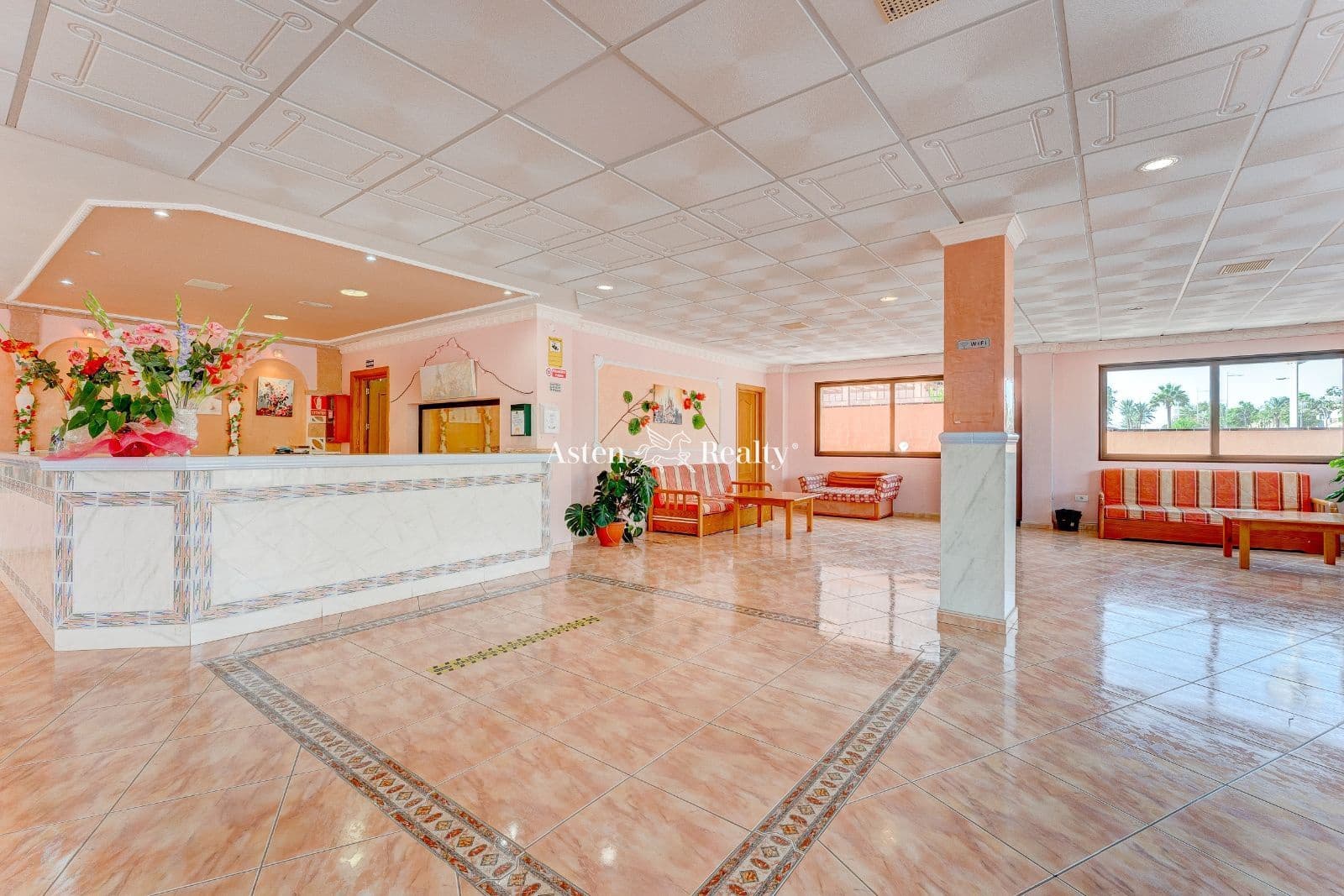 50 soveværelse Hotel til salg i Arona med garage - € 9.000.000 (Ref: 7197550)