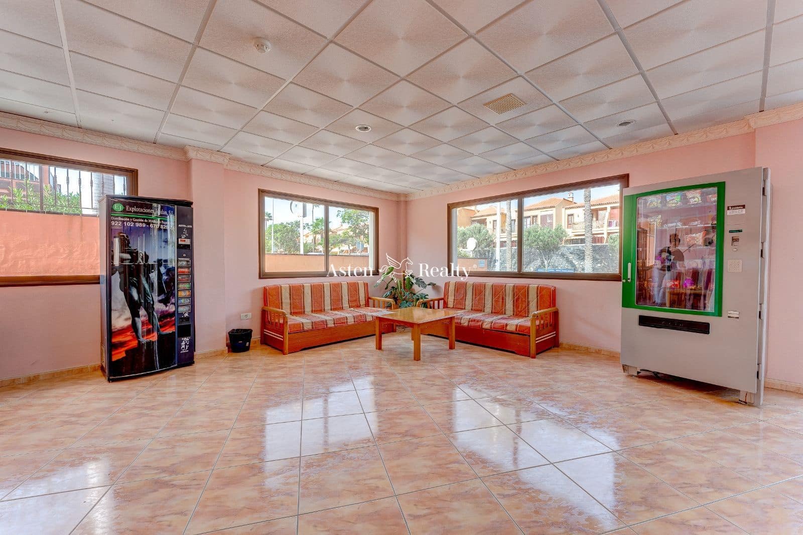 50 soveværelse Hotel til salg i Arona med garage - € 9.000.000 (Ref: 7197550)