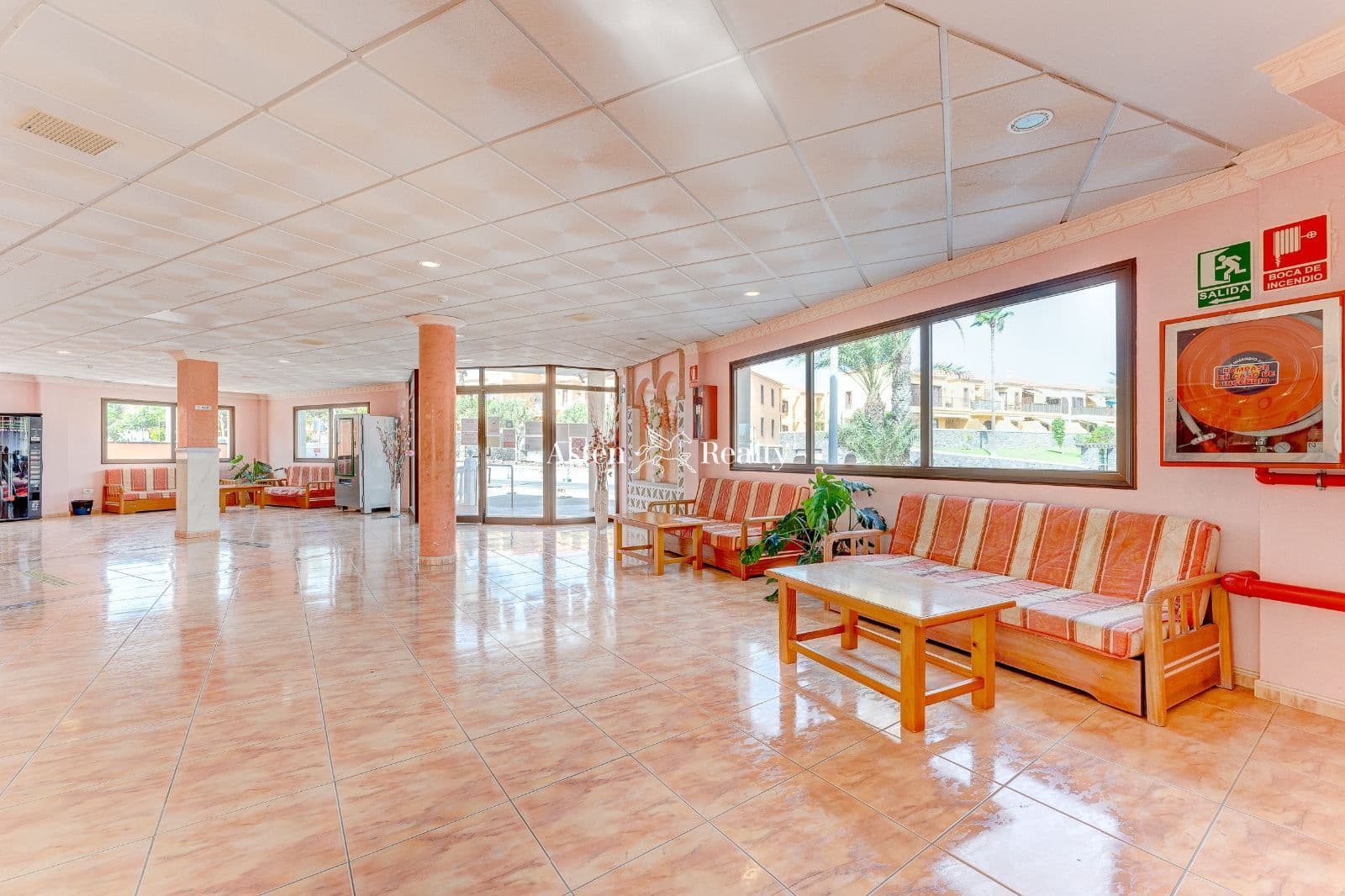 50 soveværelse Hotel til salg i Arona med garage - € 9.000.000 (Ref: 7197550)