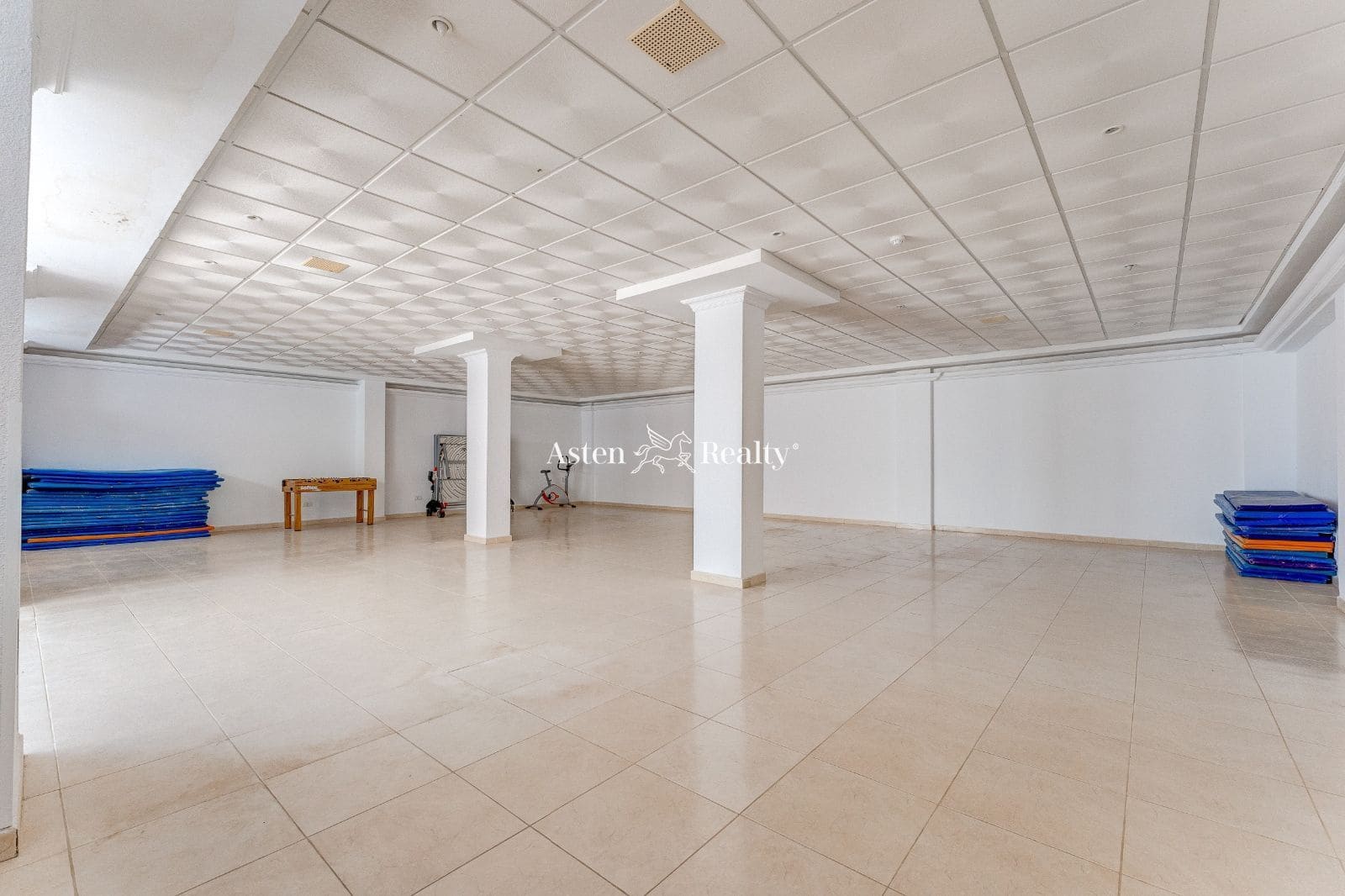 50 soveværelse Hotel til salg i Arona med garage - € 9.000.000 (Ref: 7197550)