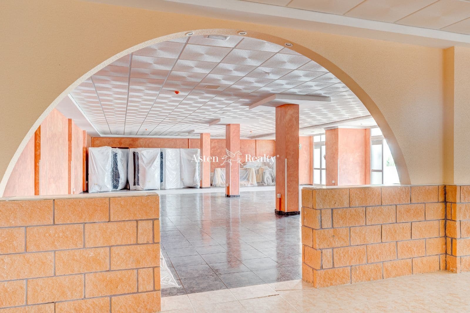 50 soveværelse Hotel til salg i Arona med garage - € 9.000.000 (Ref: 7197550)