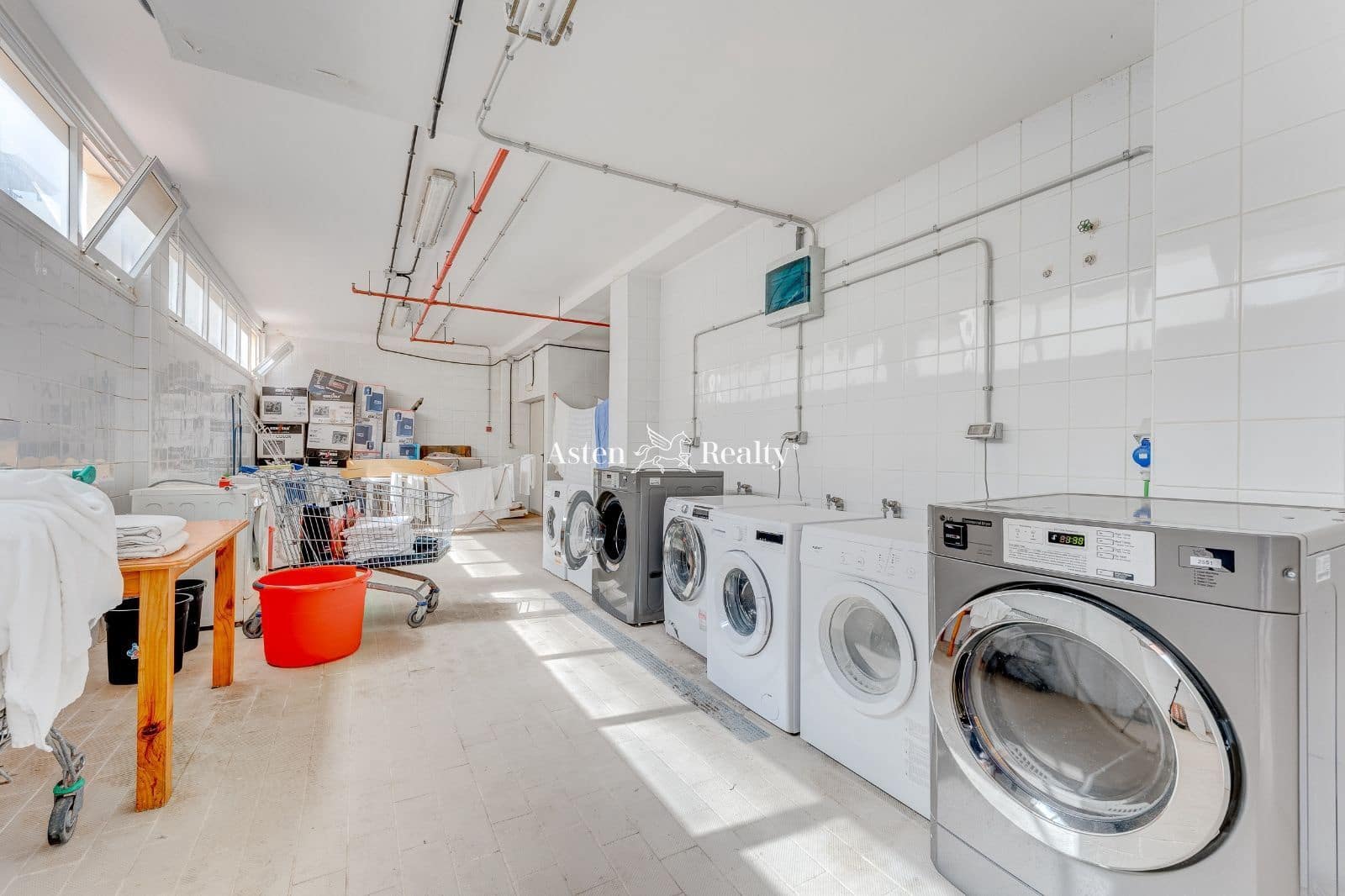 50 soveværelse Hotel til salg i Arona med garage - € 9.000.000 (Ref: 7197550)