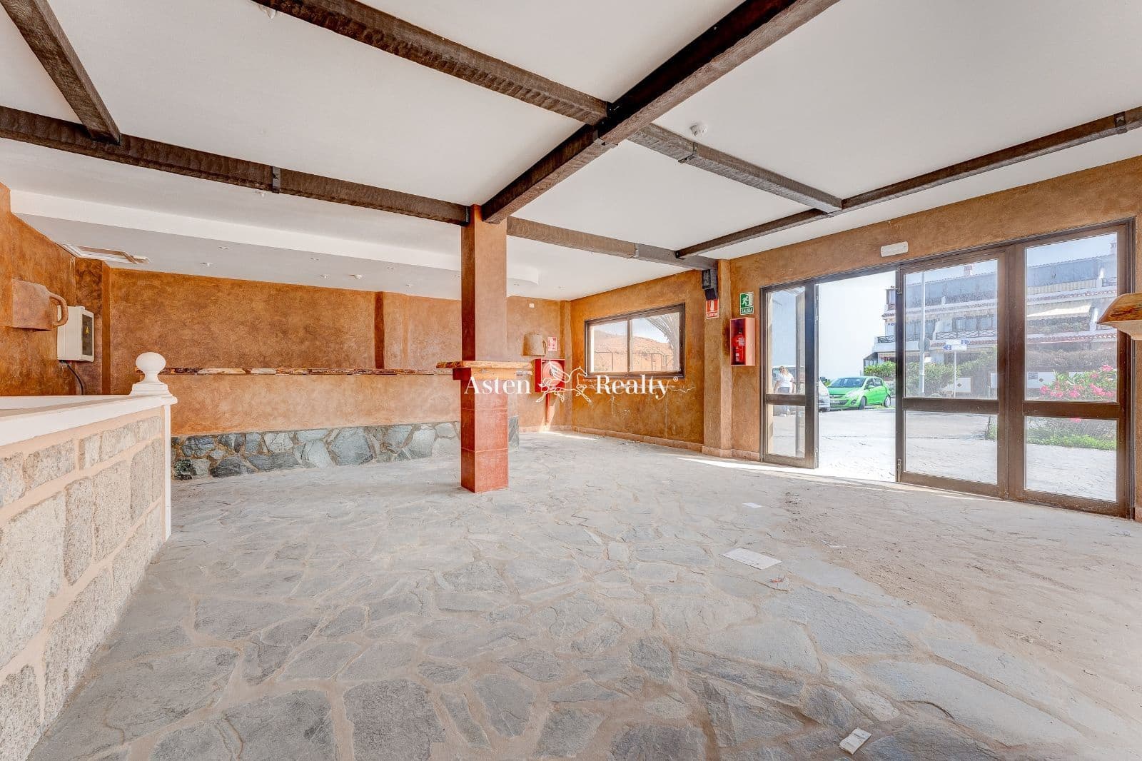 50 soveværelse Hotel til salg i Arona med garage - € 9.000.000 (Ref: 7197550)