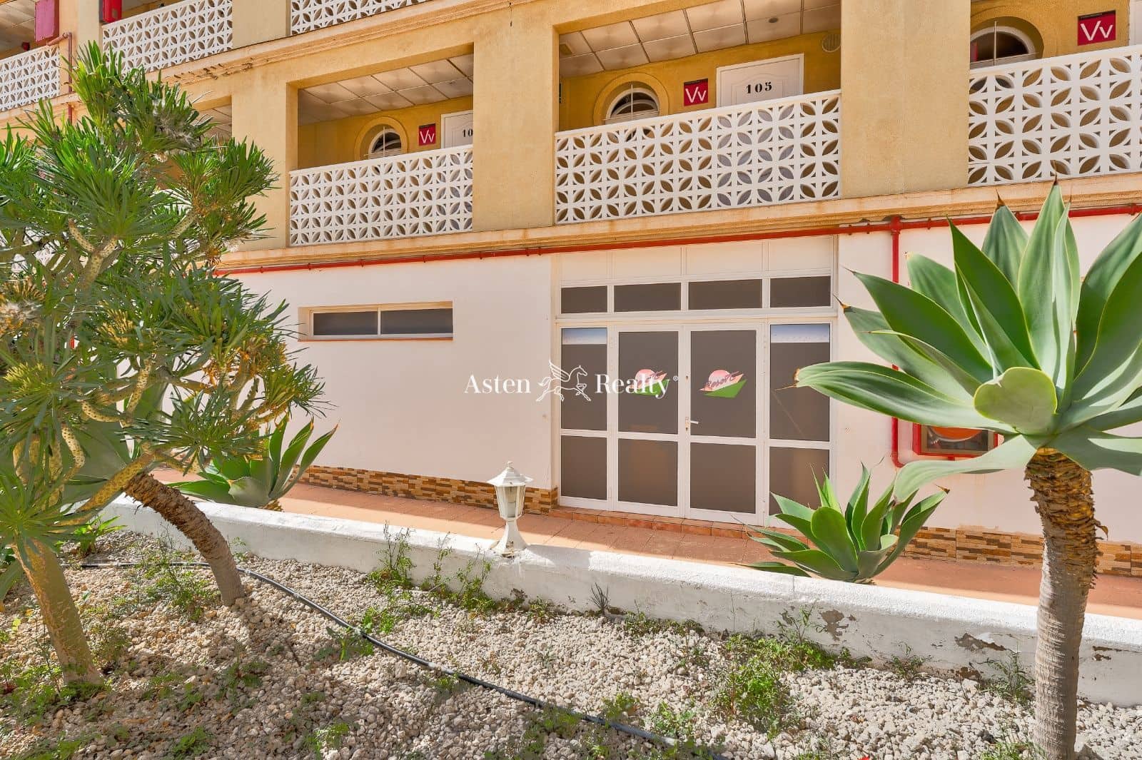 50 soveværelse Hotel til salg i Arona med garage - € 9.000.000 (Ref: 7197550)