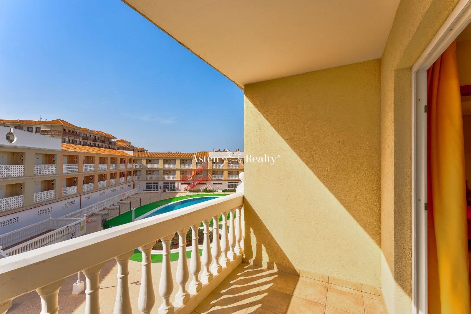 50 soveværelse Hotel til salg i Arona med garage - € 9.000.000 (Ref: 7197550)