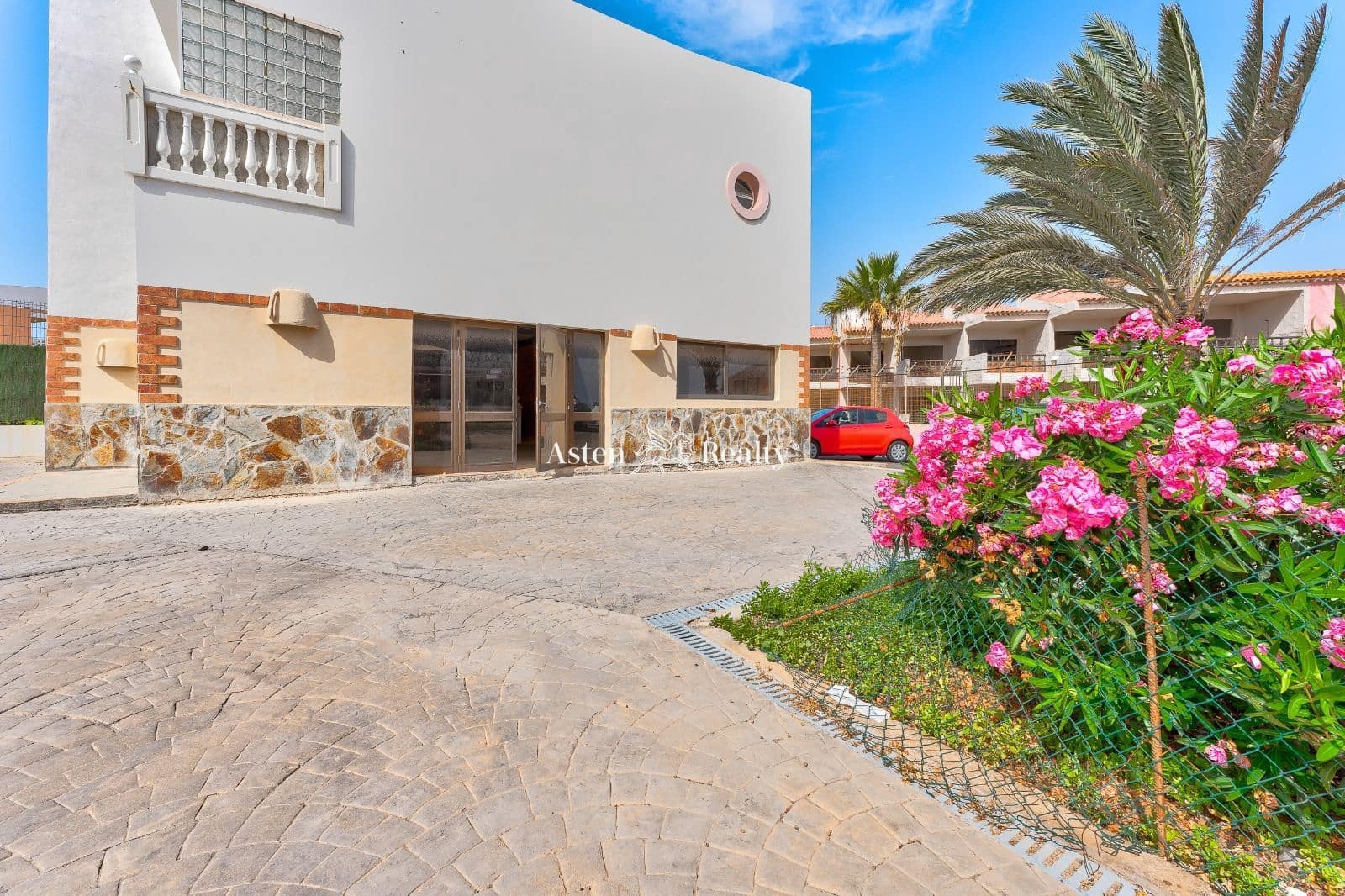 50 soveværelse Hotel til salg i Arona med garage - € 9.000.000 (Ref: 7197550)