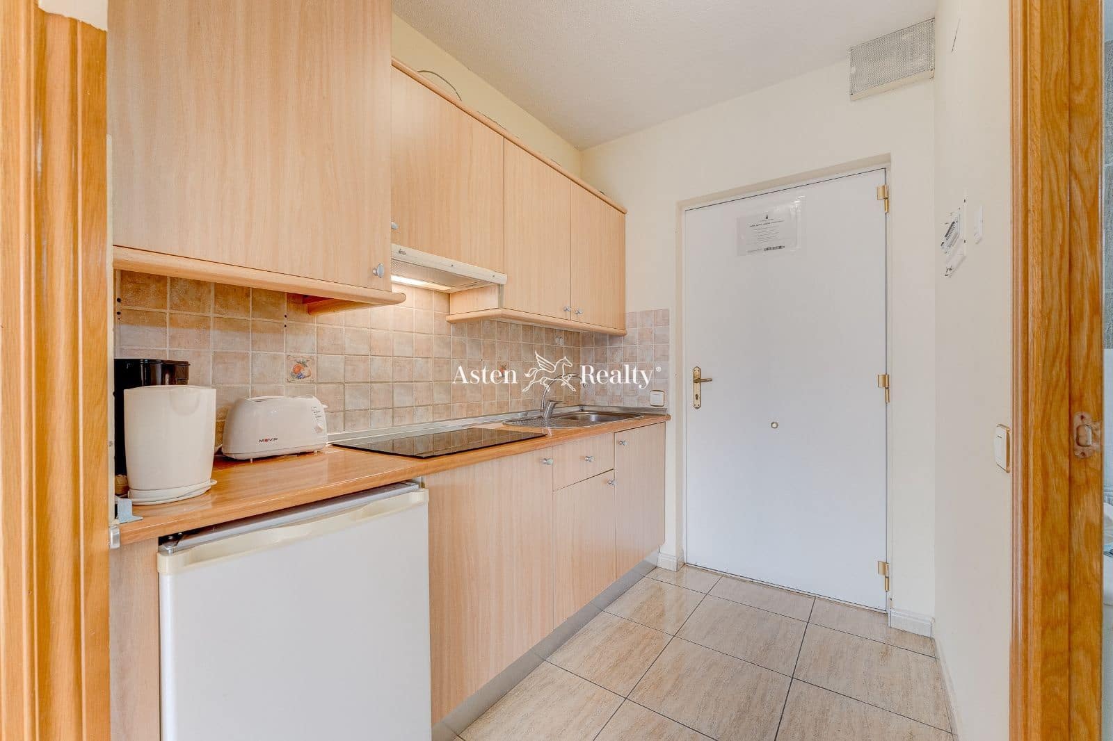 50 soveværelse Hotel til salg i Arona med garage - € 9.000.000 (Ref: 7197550)