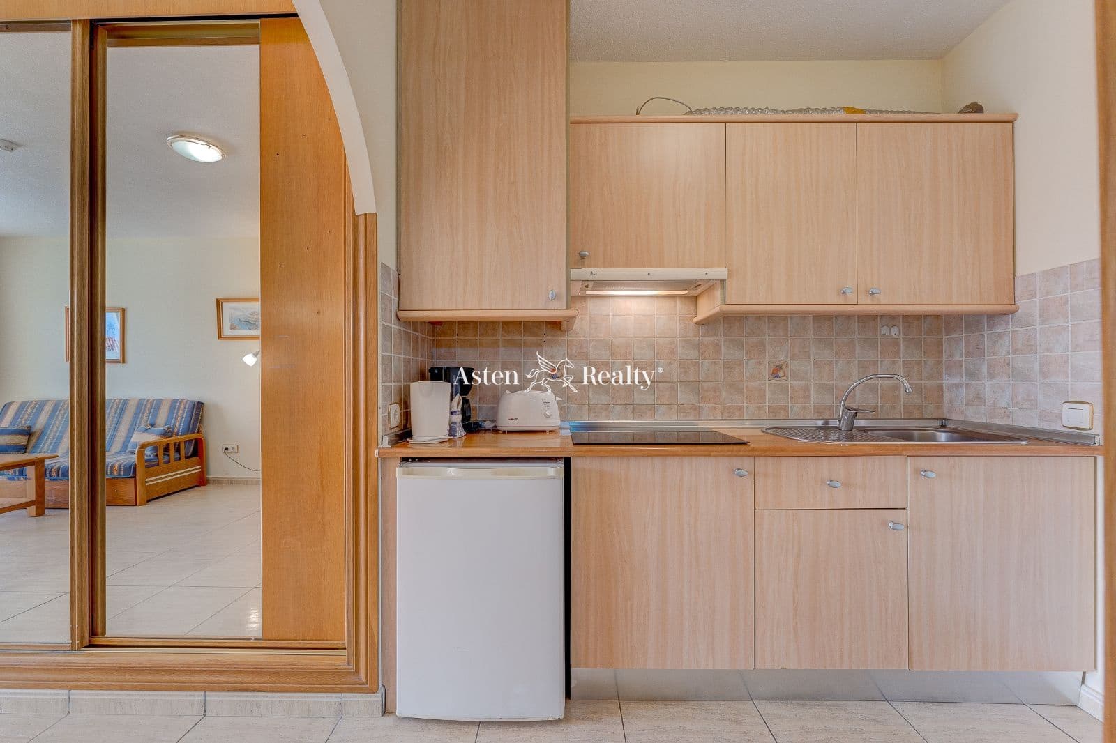 50 soveværelse Hotel til salg i Arona med garage - € 9.000.000 (Ref: 7197550)