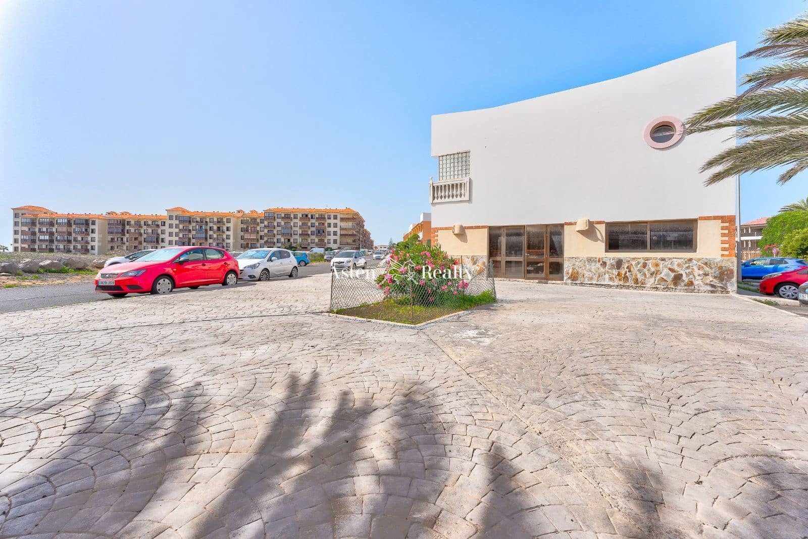 50 soveværelse Hotel til salg i Arona med garage - € 9.000.000 (Ref: 7197550)