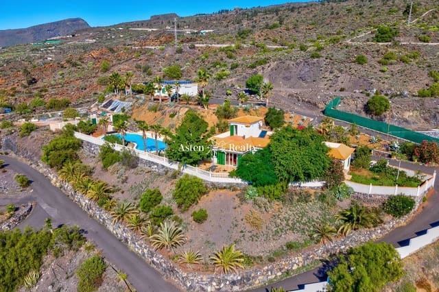 3 Zimmer Villa zu verkaufen in Guía de Isora mit Pool Garage - 1.200.000 € (Ref: 7298480)