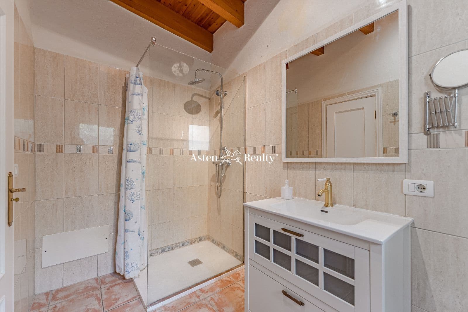 15 soveværelse Byhus til salg i Chio med swimmingpool garage - € 2.500.000 (Ref: 7367497)