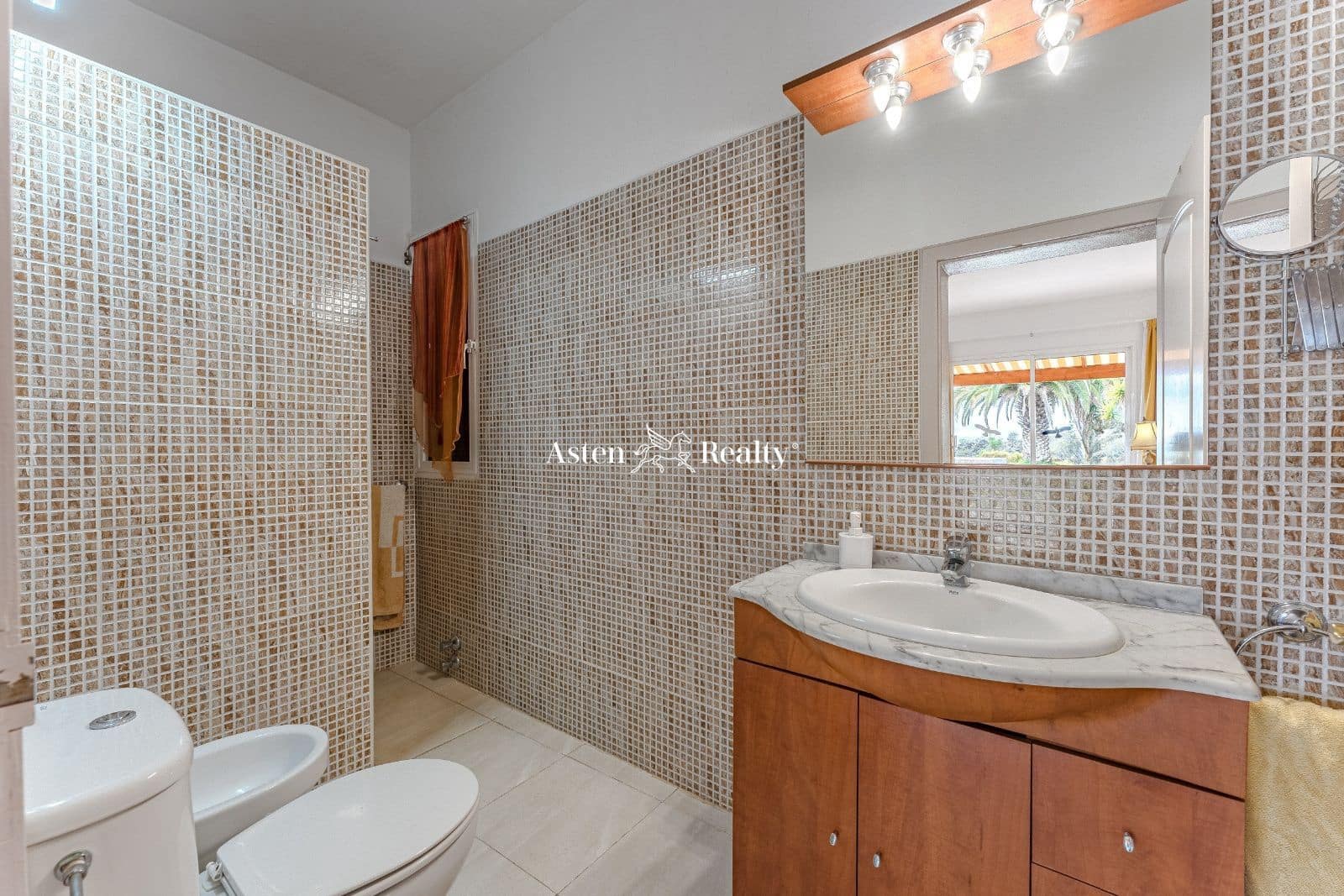 15 soveværelse Byhus til salg i Chio med swimmingpool garage - € 2.500.000 (Ref: 7367497)