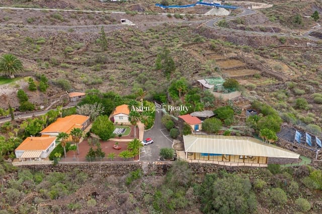 15 bedroom Townhouse for sale in Chio, Guía de Isora with pool garage - € 2,500,000 (Ref: 7367497)