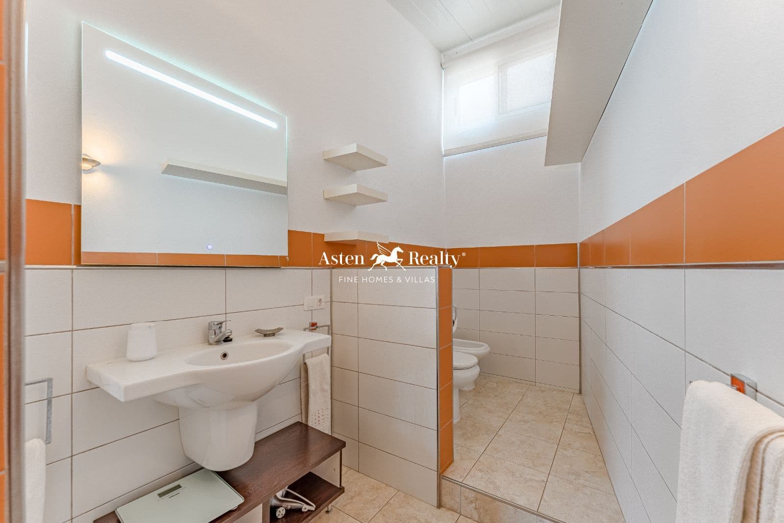 9 soveværelse Byhus til salg i Alcala med swimmingpool garage - € 3.100.000 (Ref: 7367500)