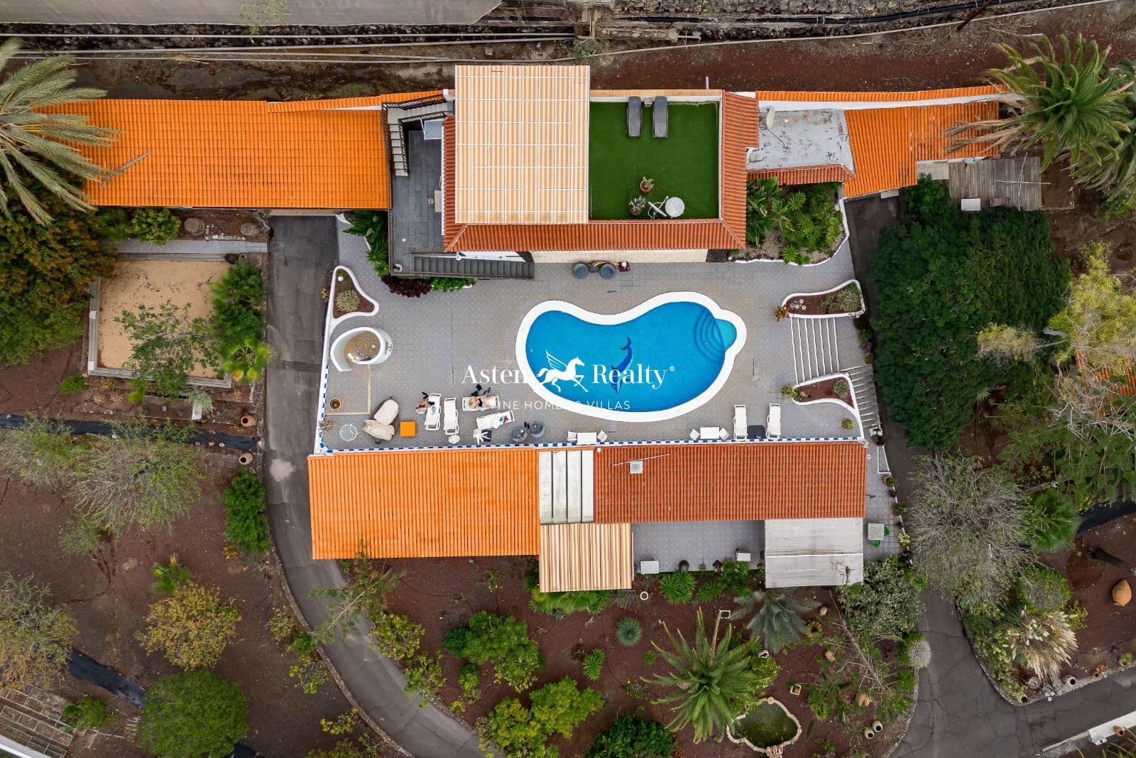 9 soveværelse Byhus til salg i Alcala med swimmingpool garage - € 3.100.000 (Ref: 7367500)