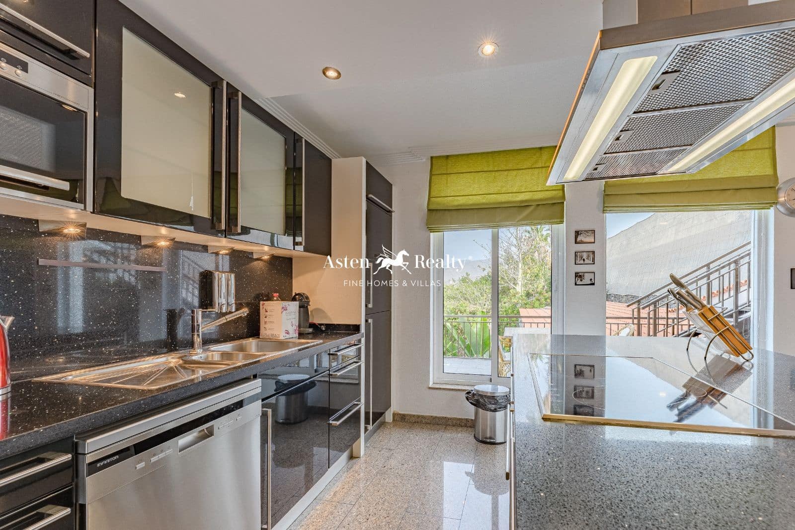 9 soveværelse Byhus til salg i Alcala med swimmingpool garage - € 3.100.000 (Ref: 7367500)