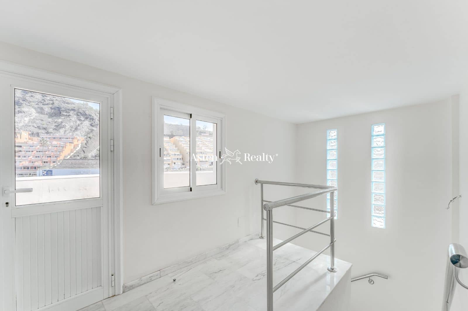 2 soveværelse Penthouse til salg i Los Gigantes med swimmingpool garage - € 655.500 (Ref: 7376478)