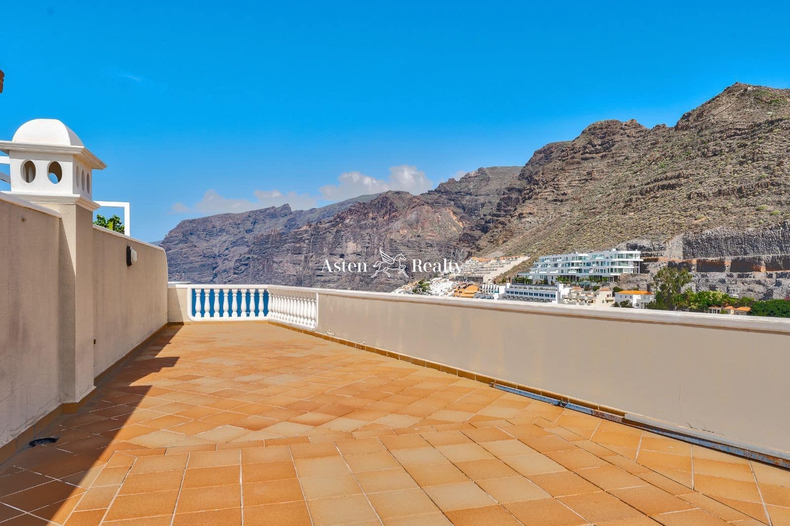 2 soveværelse Penthouse til salg i Los Gigantes med swimmingpool garage - € 655.500 (Ref: 7376478)