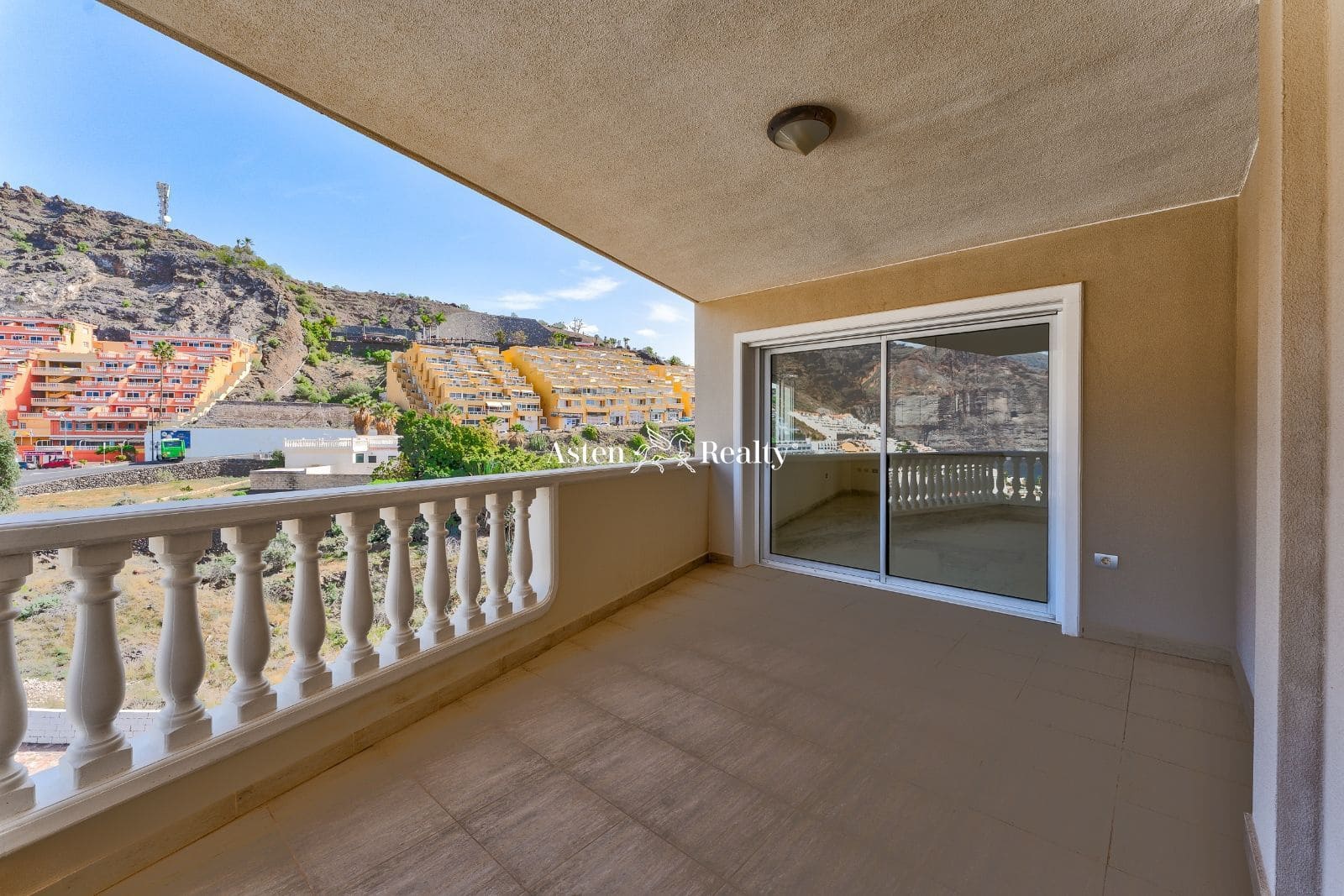 2 soveværelse Penthouse til salg i Los Gigantes med swimmingpool garage - € 655.500 (Ref: 7376478)