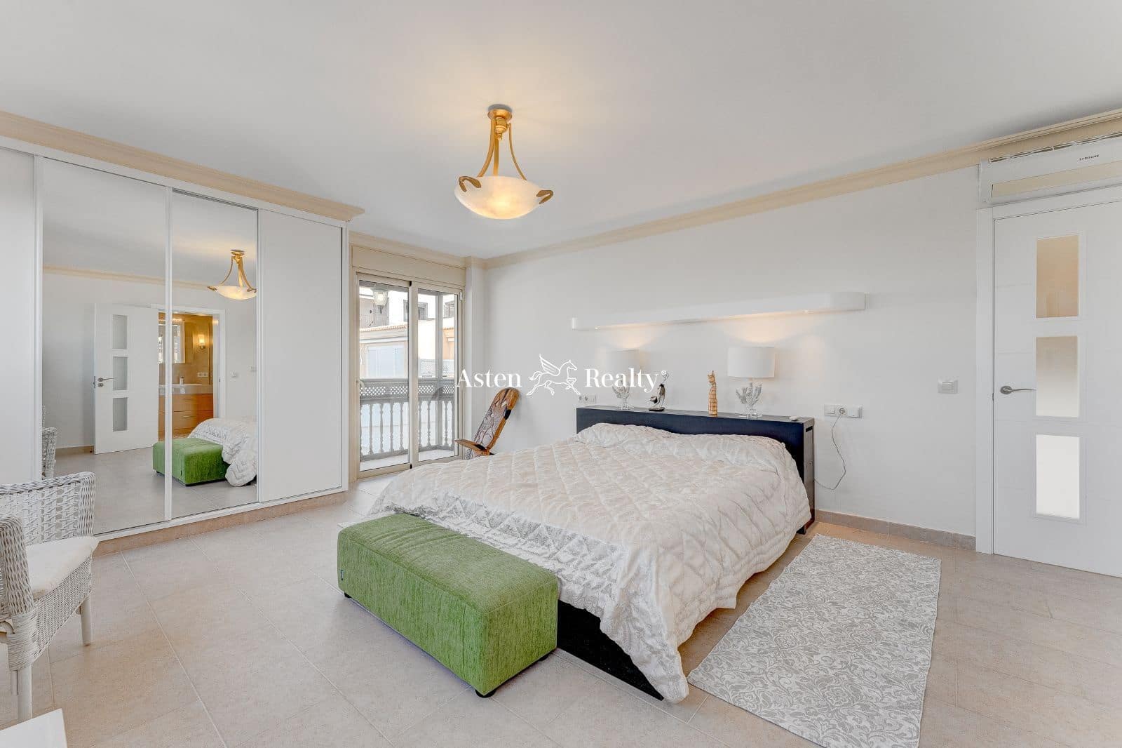 4 soverom Hus til salgs i Playa del Duque med svømmebasseng garasje - € 5 500 000 (Ref: 7381602)