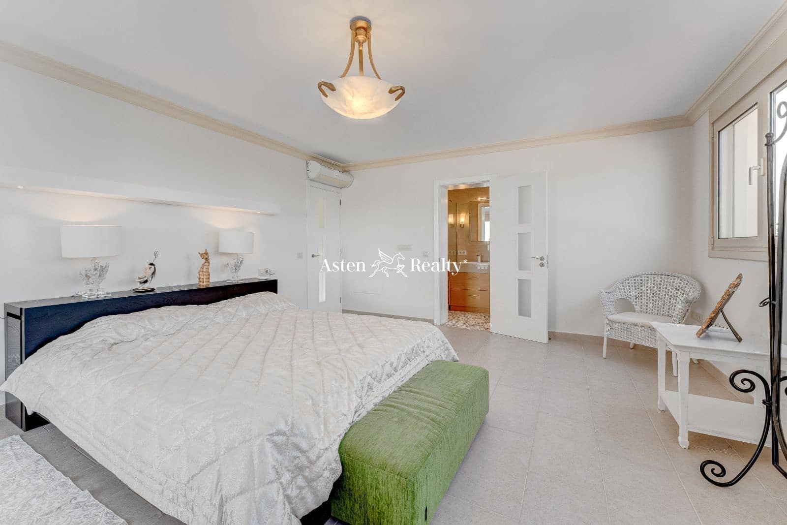 4 soverom Hus til salgs i Playa del Duque med svømmebasseng garasje - € 5 500 000 (Ref: 7381602)