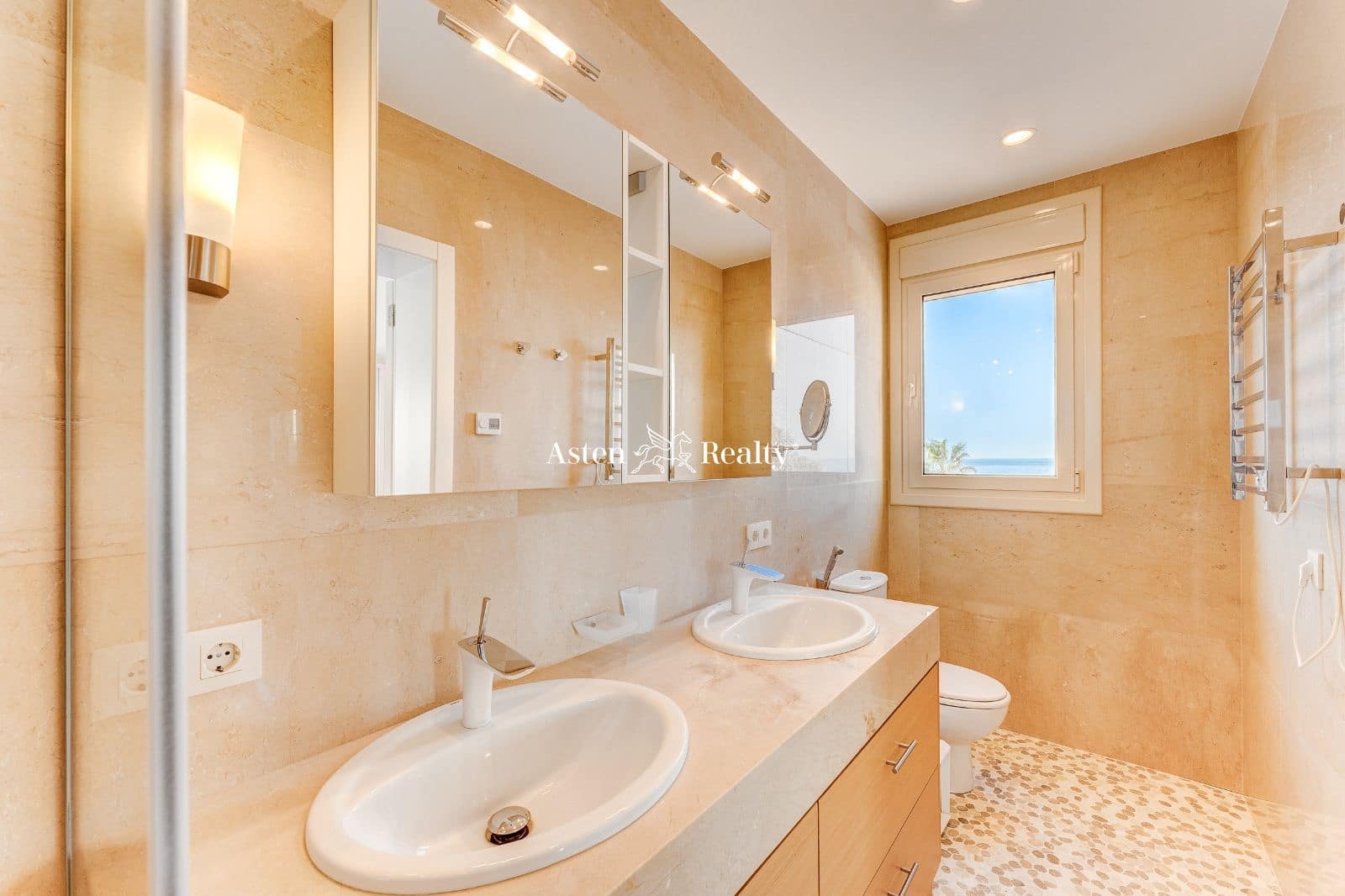 4 soverom Hus til salgs i Playa del Duque med svømmebasseng garasje - € 5 500 000 (Ref: 7381602)