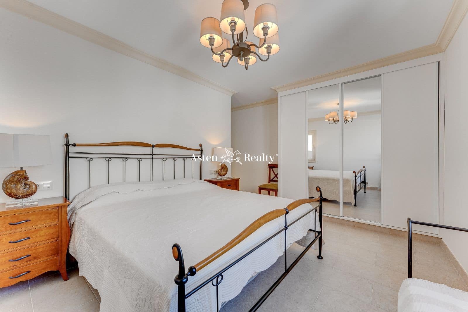 4 soverom Hus til salgs i Playa del Duque med svømmebasseng garasje - € 5 500 000 (Ref: 7381602)