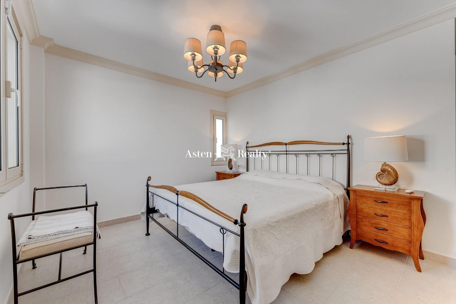 4 soverom Hus til salgs i Playa del Duque med svømmebasseng garasje - € 5 500 000 (Ref: 7381602)