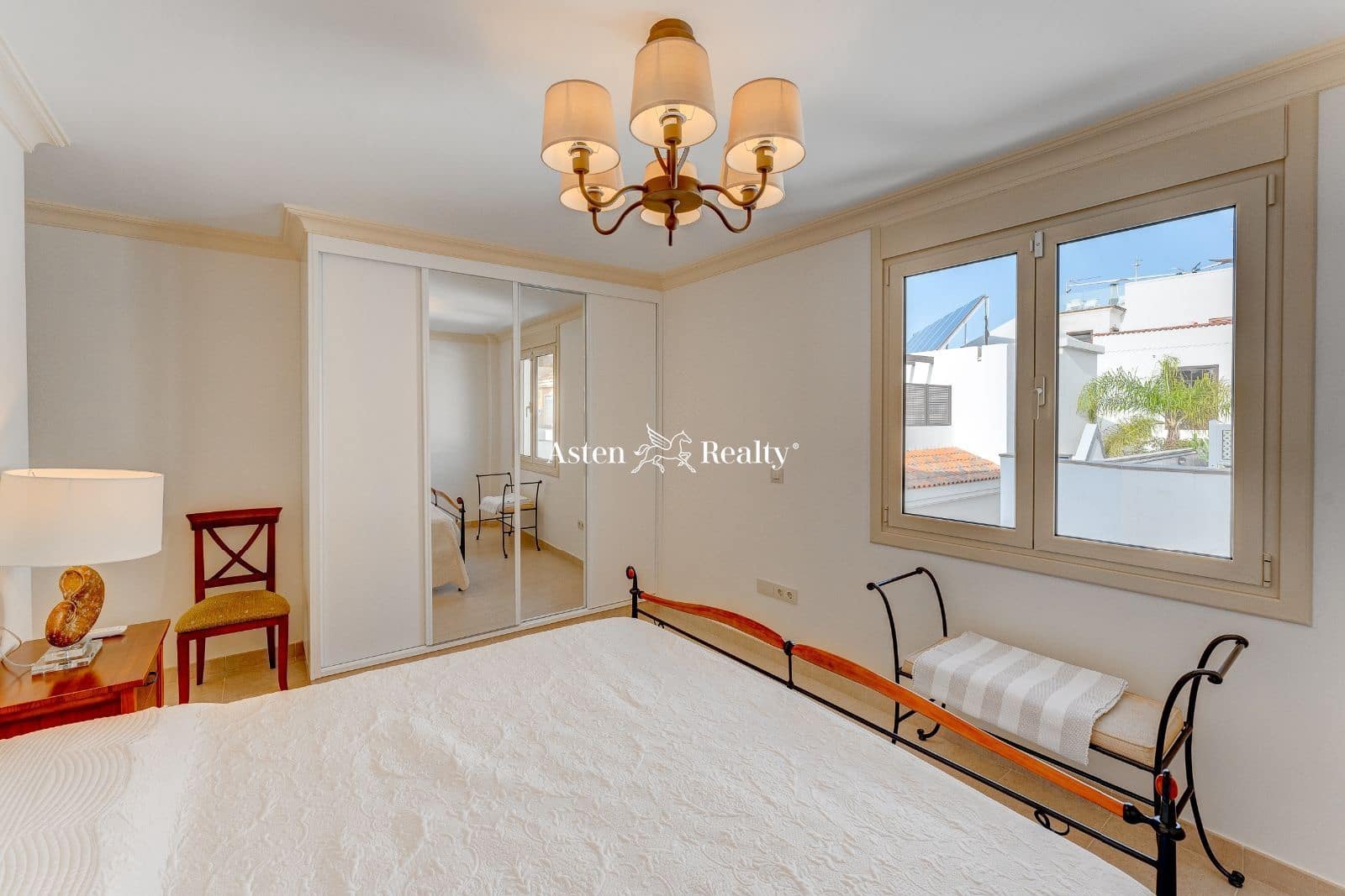 4 soverom Hus til salgs i Playa del Duque med svømmebasseng garasje - € 5 500 000 (Ref: 7381602)