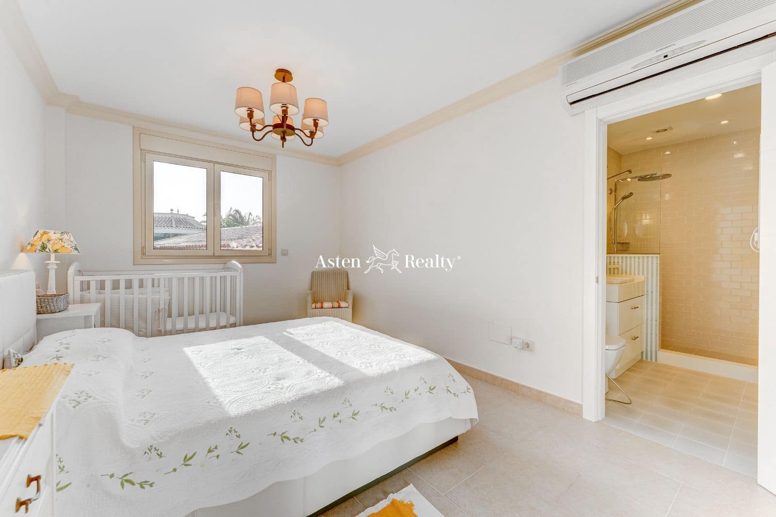 4 soverom Hus til salgs i Playa del Duque med svømmebasseng garasje - € 5 500 000 (Ref: 7381602)