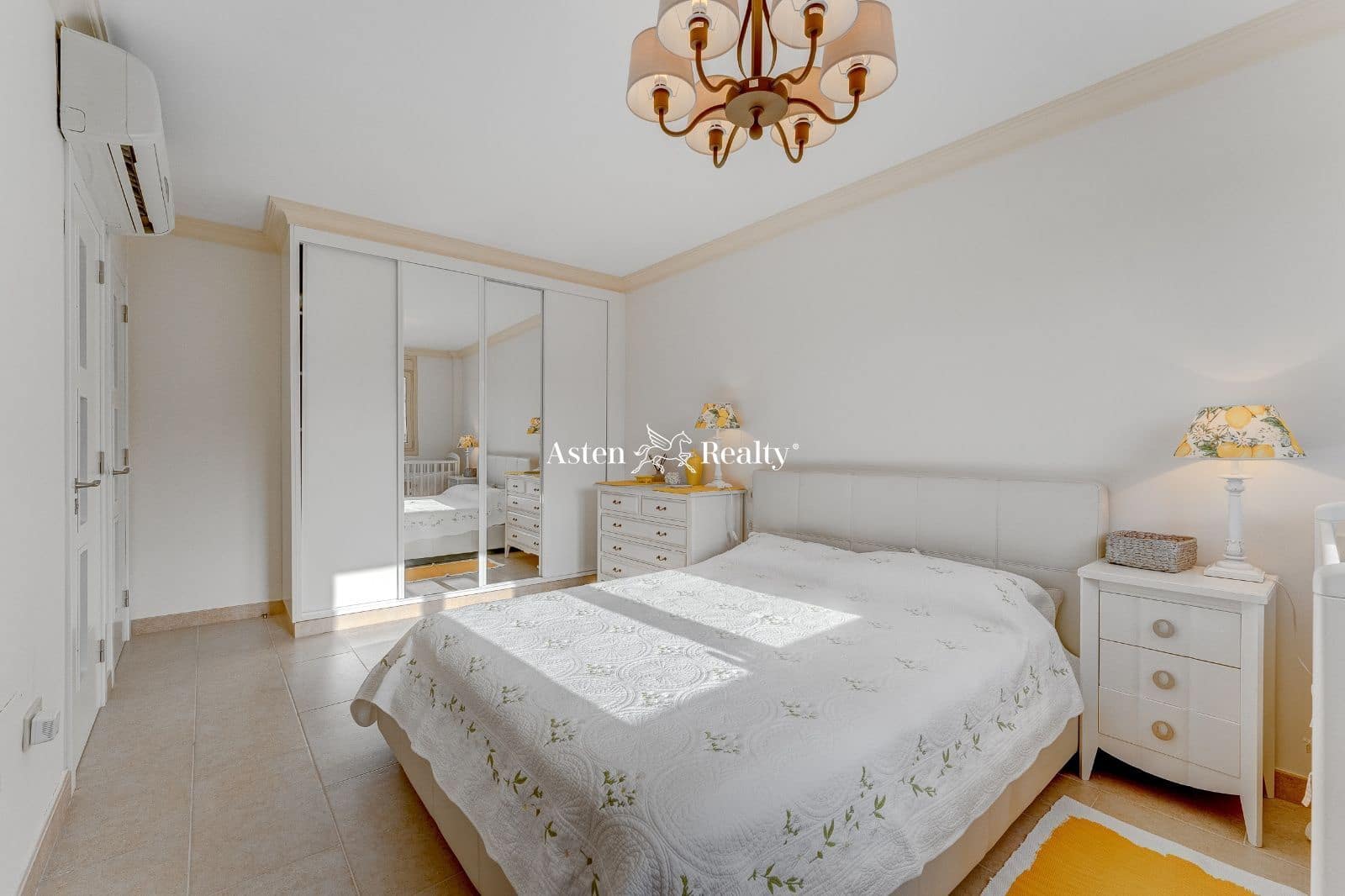 4 soverom Hus til salgs i Playa del Duque med svømmebasseng garasje - € 5 500 000 (Ref: 7381602)