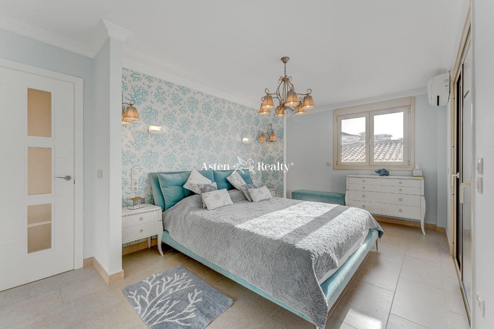 4 soverom Hus til salgs i Playa del Duque med svømmebasseng garasje - € 5 500 000 (Ref: 7381602)