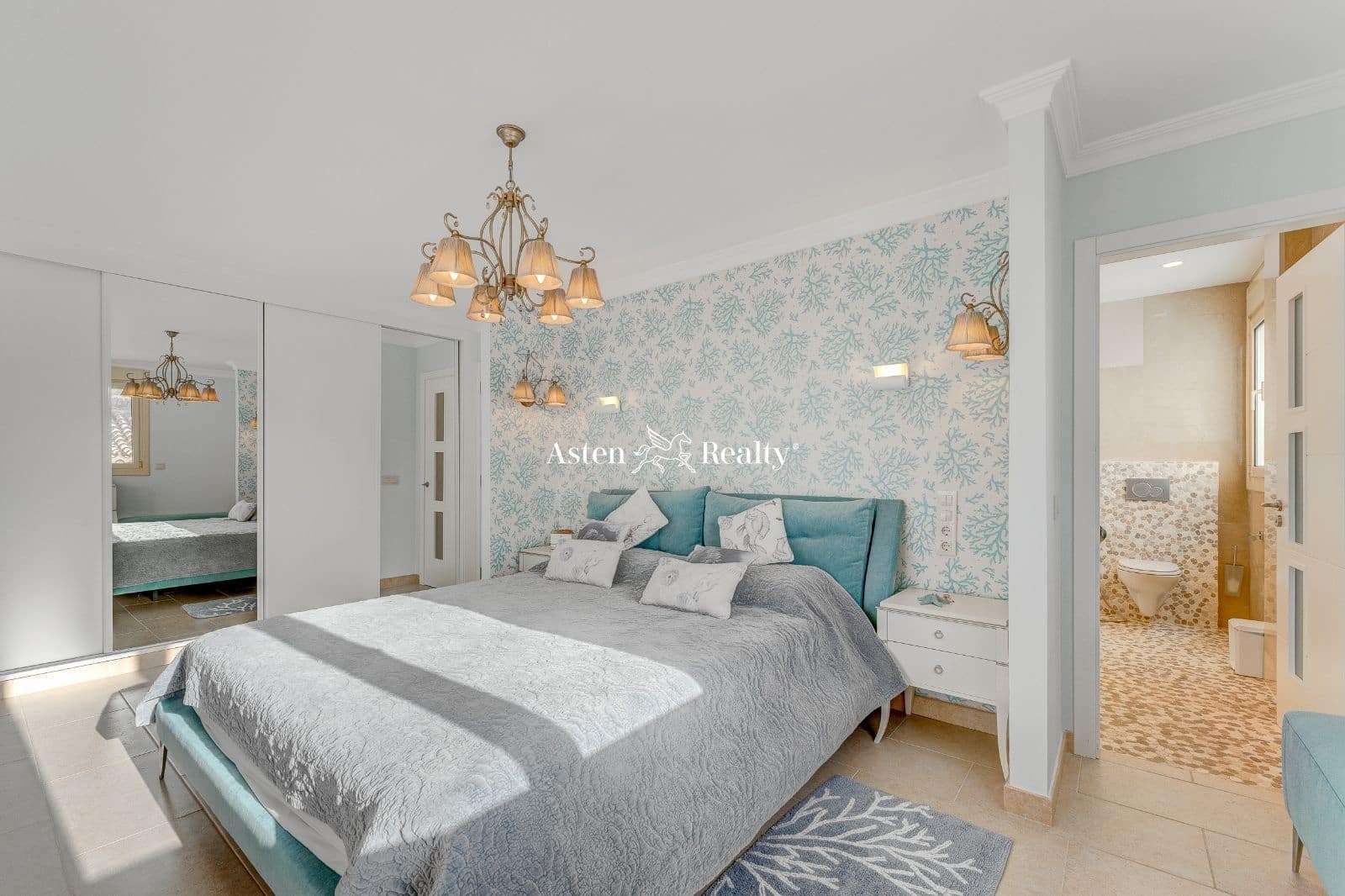 4 soverom Hus til salgs i Playa del Duque med svømmebasseng garasje - € 5 500 000 (Ref: 7381602)