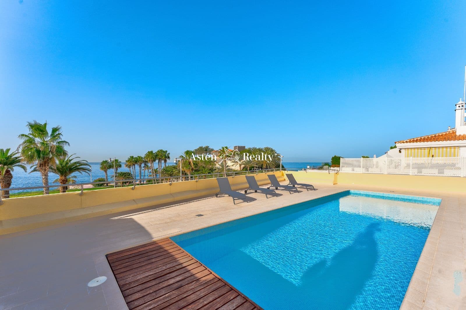 4 soverom Hus til salgs i Playa del Duque med svømmebasseng garasje - € 5 500 000 (Ref: 7381602)