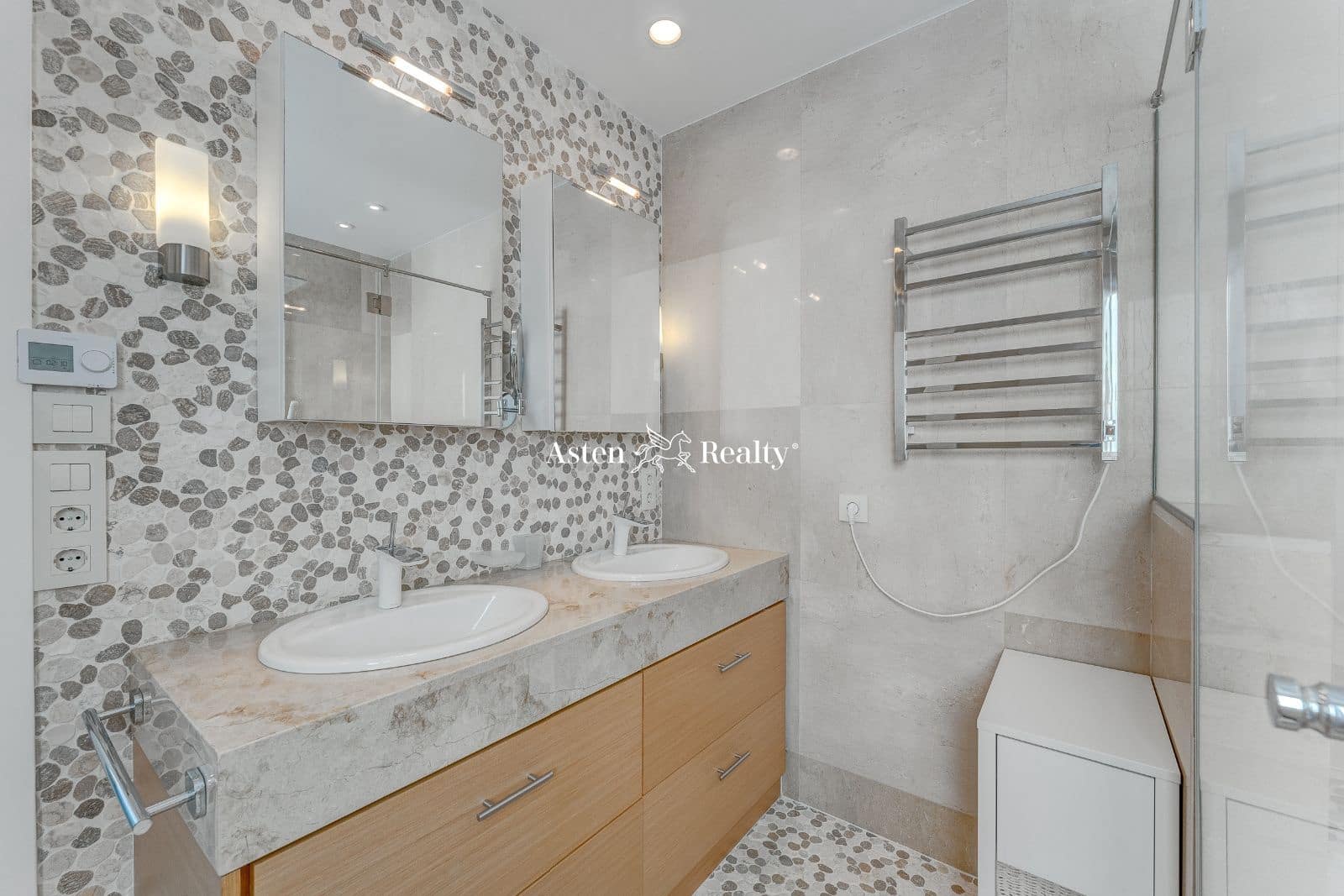 4 soverom Hus til salgs i Playa del Duque med svømmebasseng garasje - € 5 500 000 (Ref: 7381602)