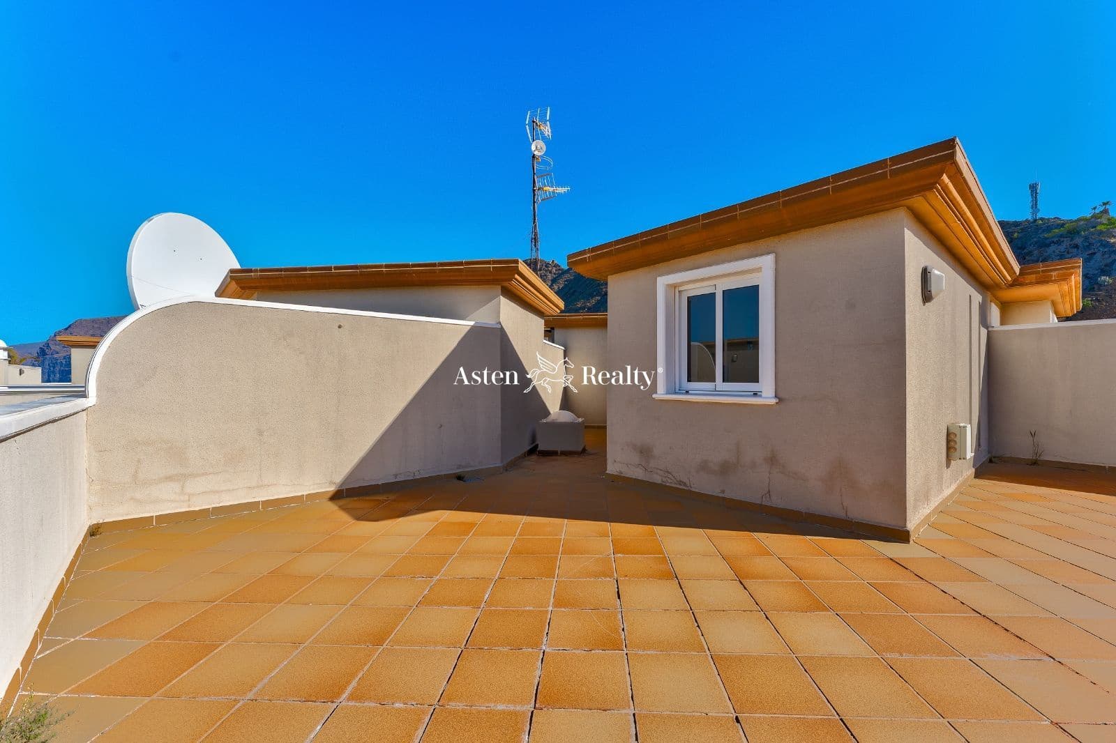 2 soveværelse Penthouse til salg i Los Gigantes med swimmingpool garage - € 594.500 (Ref: 7405660)