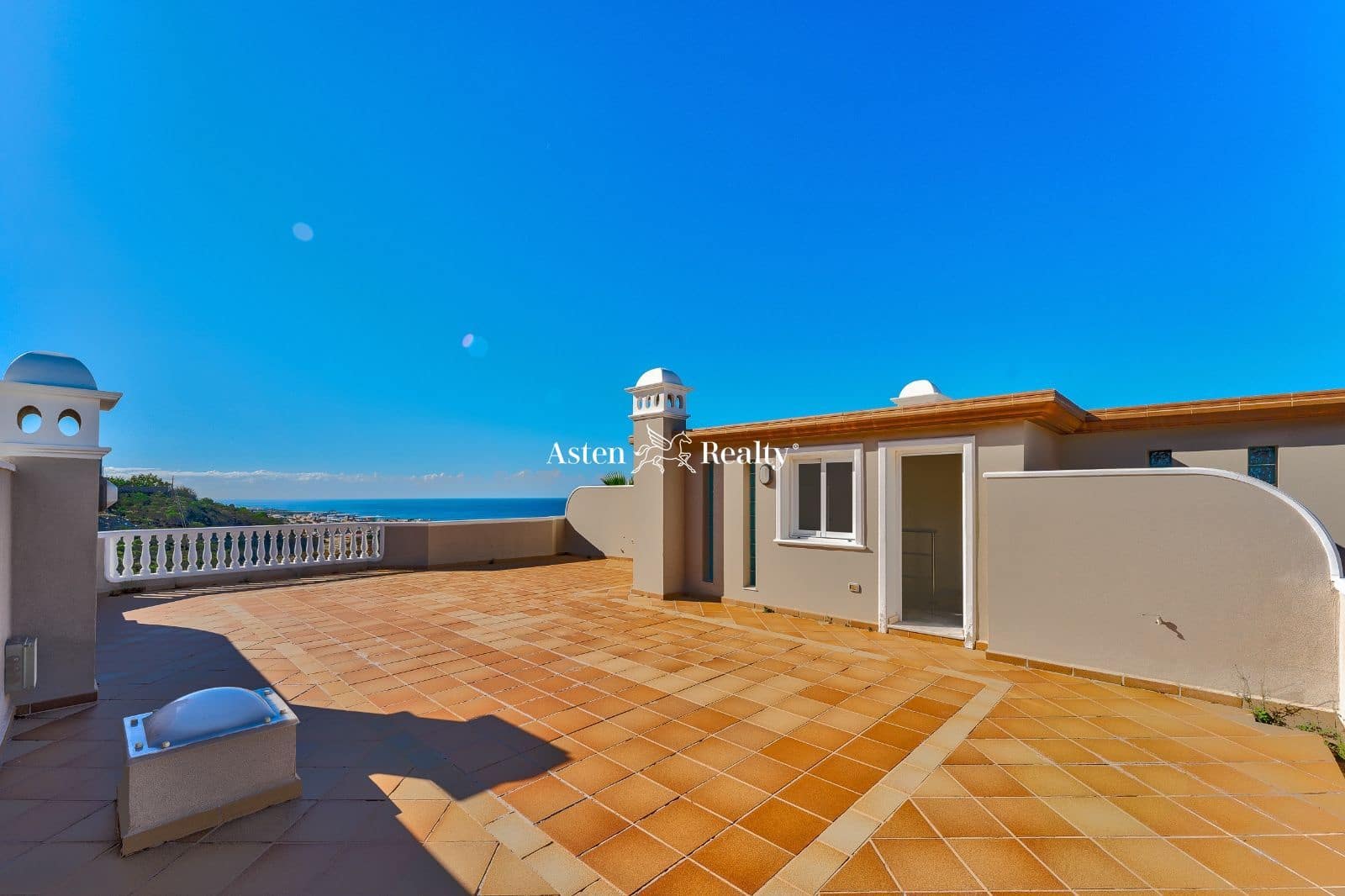 2 soveværelse Penthouse til salg i Los Gigantes med swimmingpool garage - € 550.900 (Ref: 7405662)