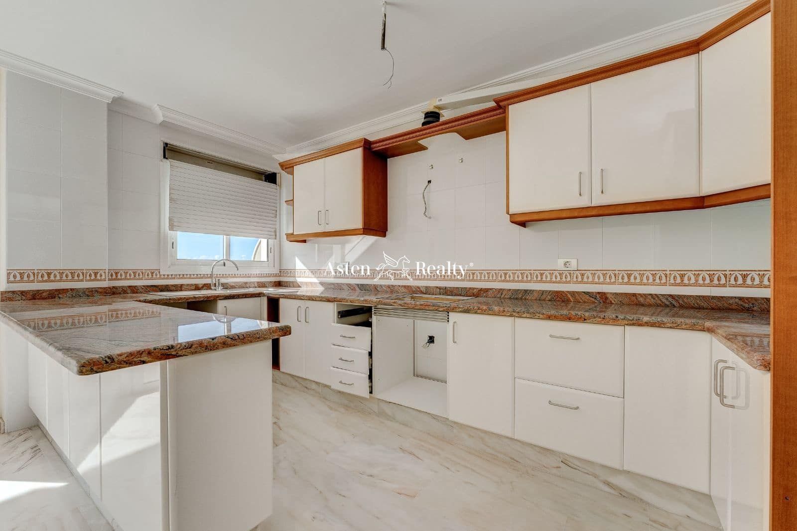 2 soveværelse Penthouse til salg i Los Gigantes med swimmingpool garage - € 550.900 (Ref: 7405662)