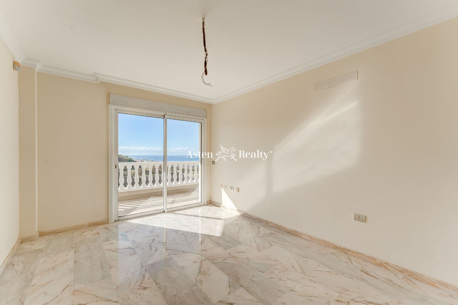 2 soveværelse Penthouse til salg i Los Gigantes med swimmingpool garage - € 550.900 (Ref: 7405662)