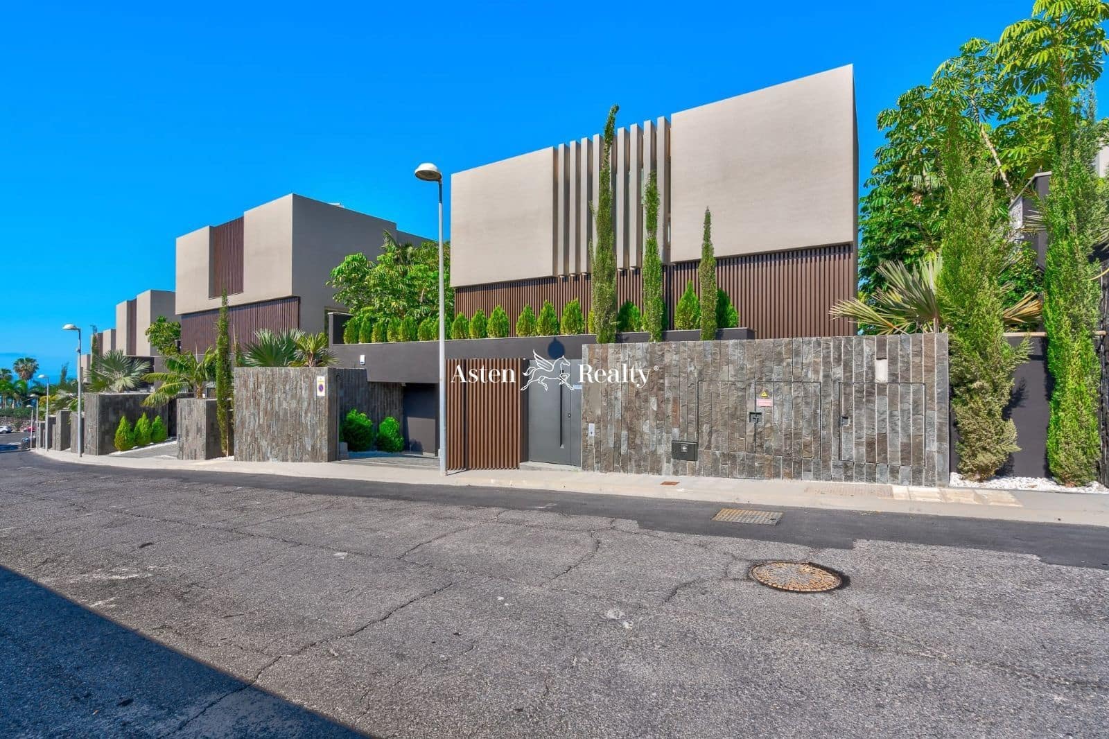 5 sypialnia Dom na sprzedaż w La Caleta Adeje z basenem garażem - 4 300 000 € (Ref: 7425347)