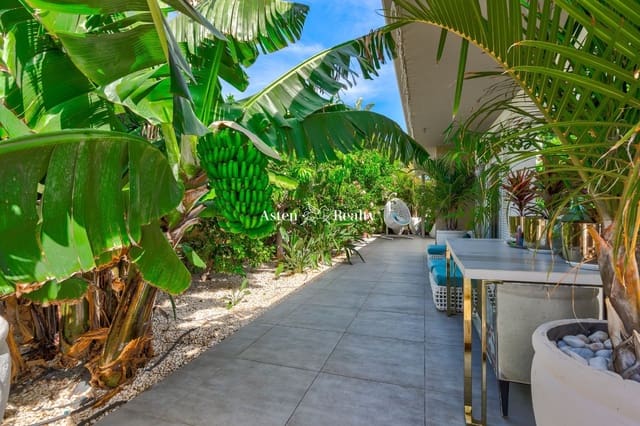 4 bedroom Townhouse for sale in Torviscas, Adeje with pool garage - € 1,200,000 (Ref: 7453530)