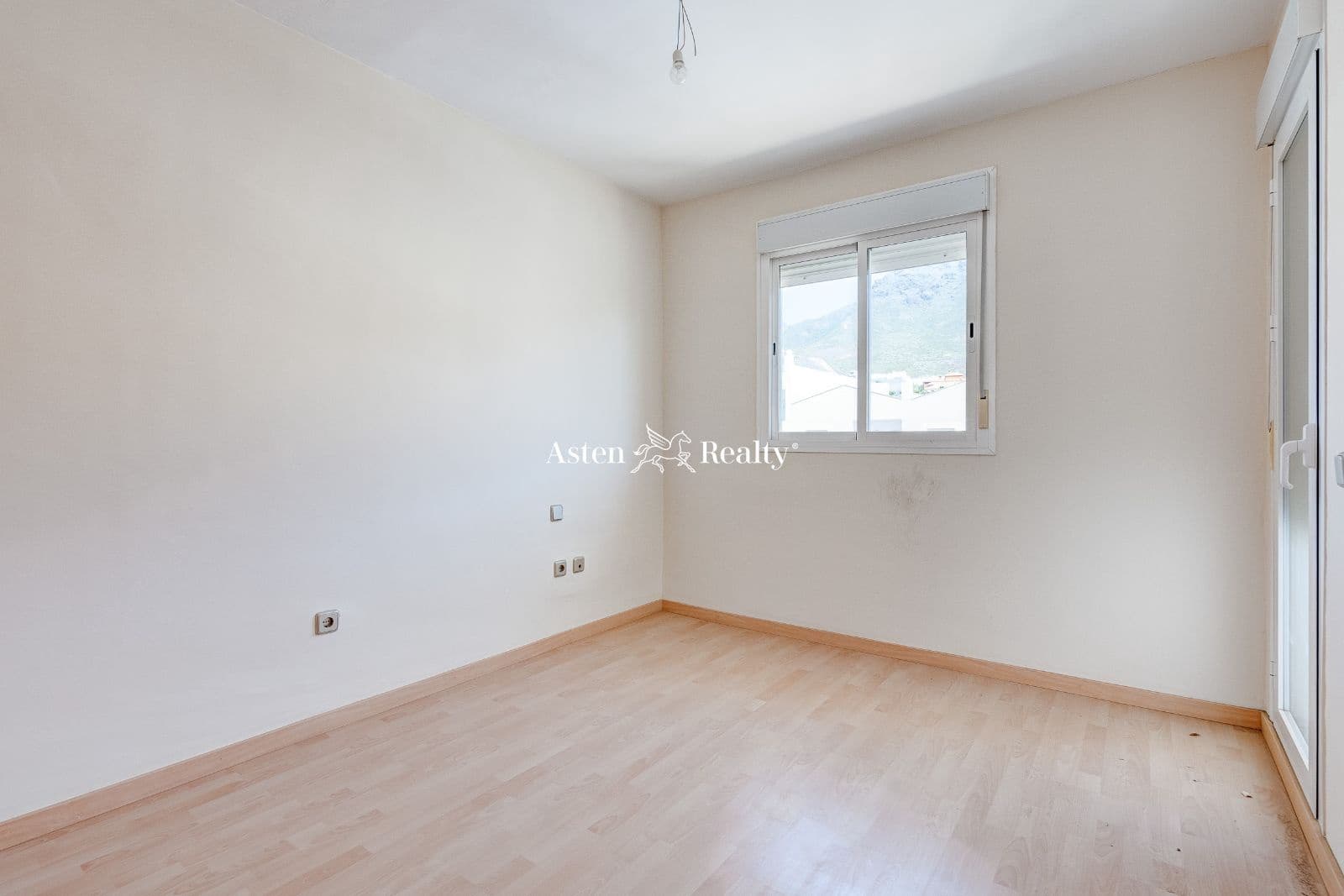 4 soveværelse Byhus til salg i Torviscas med swimmingpool garage - € 665.000 (Ref: 7481074)